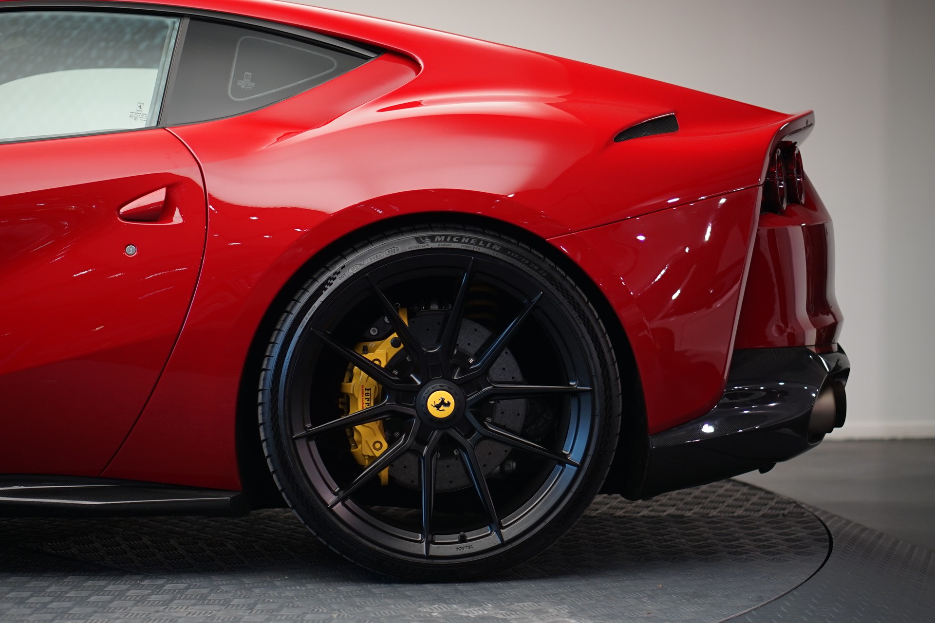 FERRARI 812 Superfast *NOVITEC* *Garantie* *CH-Fahrzeug*-image-11