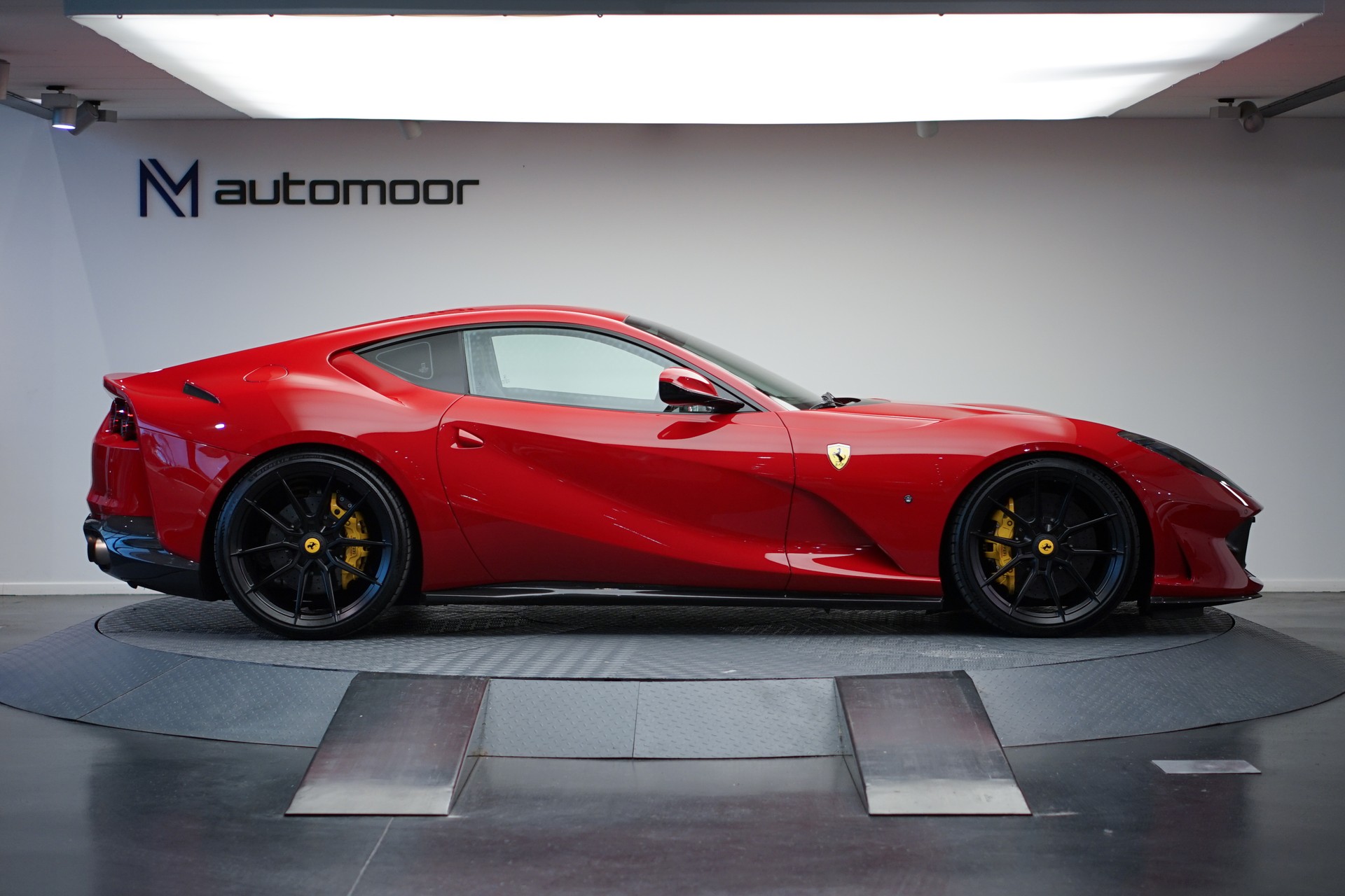 FERRARI 812 Superfast *NOVITEC* *Garantie* *CH-Fahrzeug*-showroom-element-3
