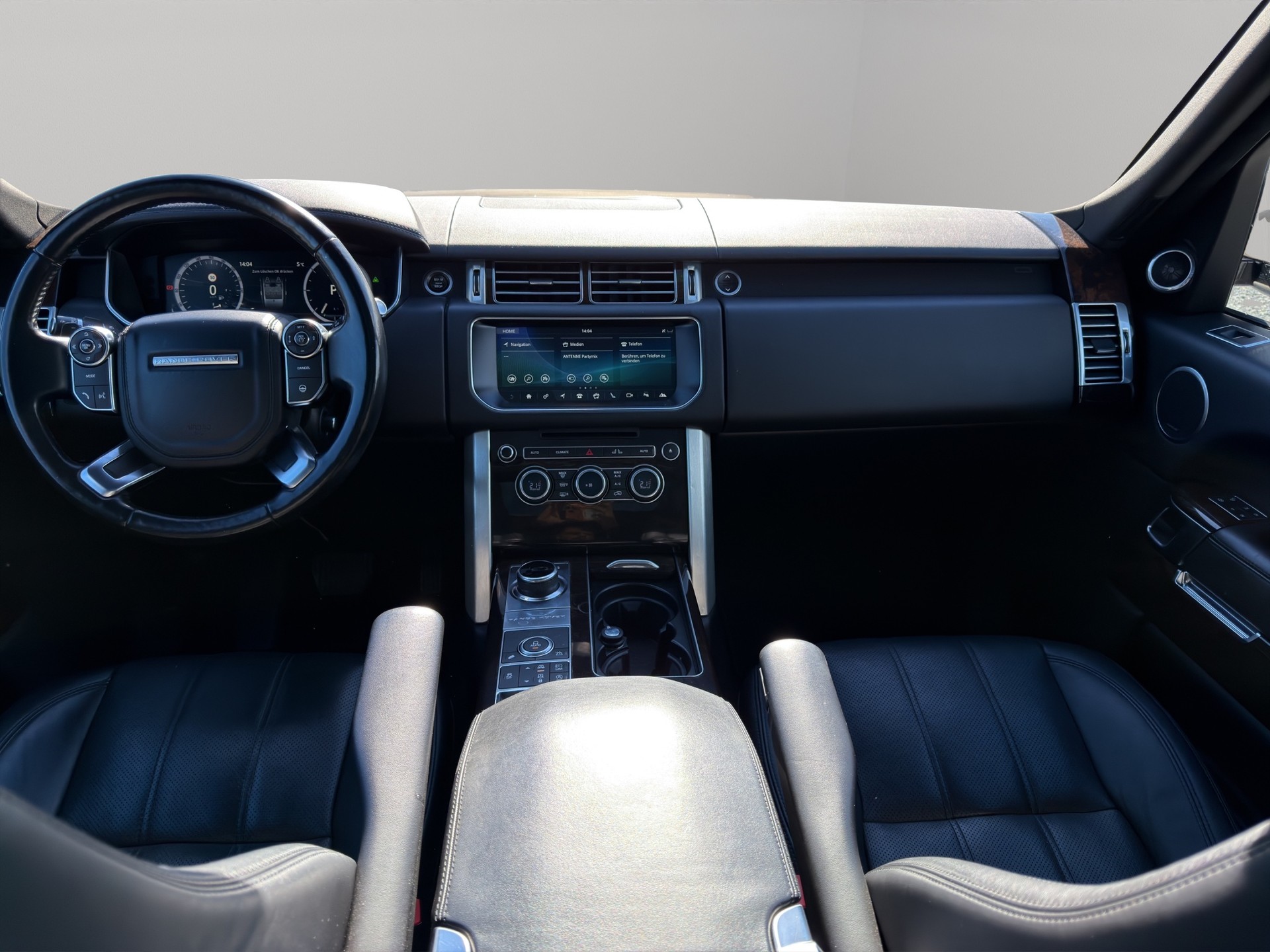 LAND ROVER Range Rover 4.4 SDV8 Vogue Automatic-image-13