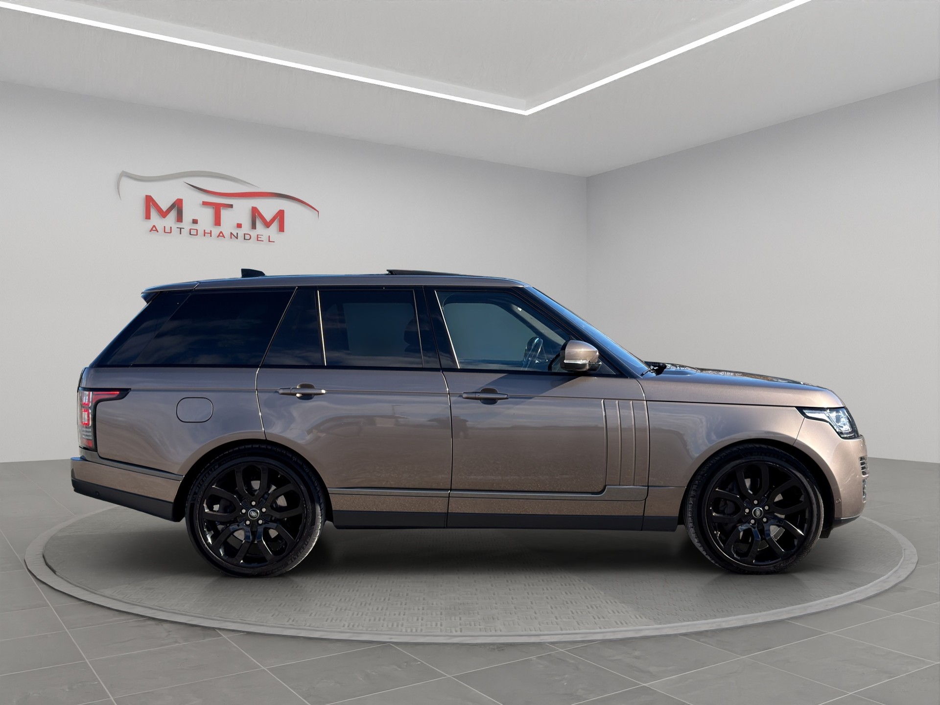 LAND ROVER Range Rover 4.4 SDV8 Vogue Automatic-image-9