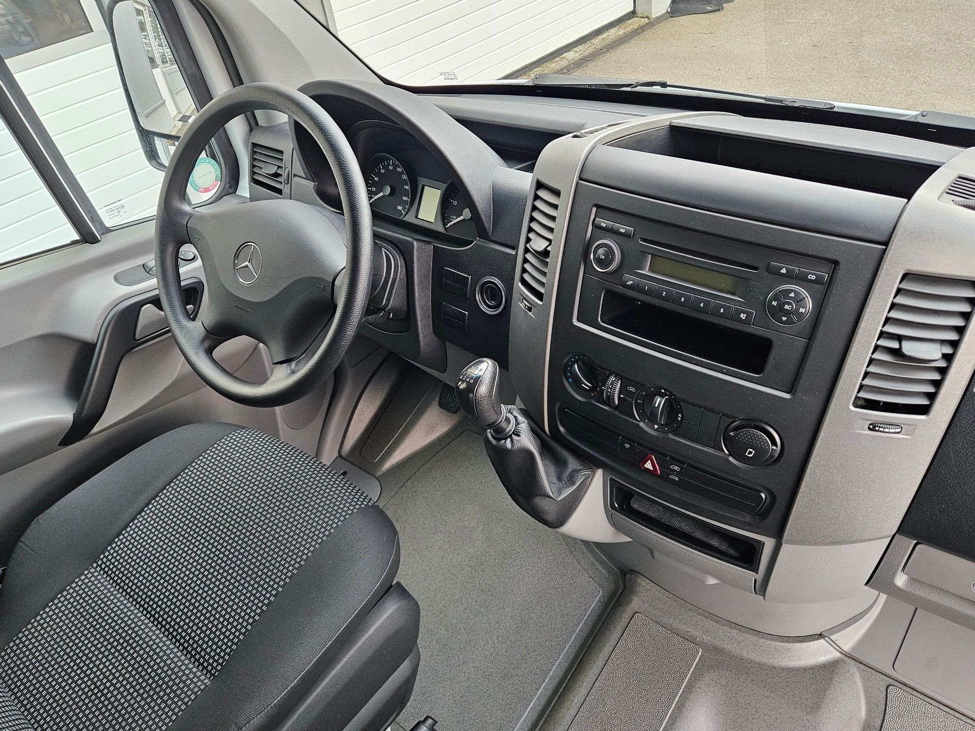 MERCEDES-BENZ Sprinter 315 CDI Standard-image-13