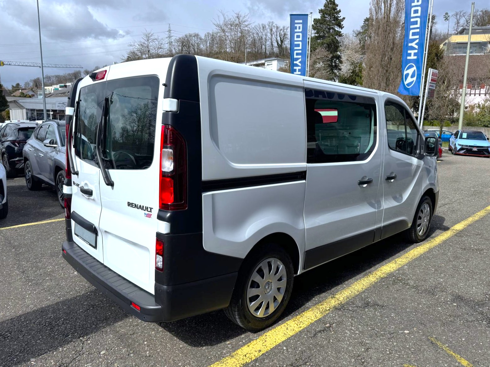 RENAULT Trafic Ene dCi120 2.0 Bus L1H1-image-6