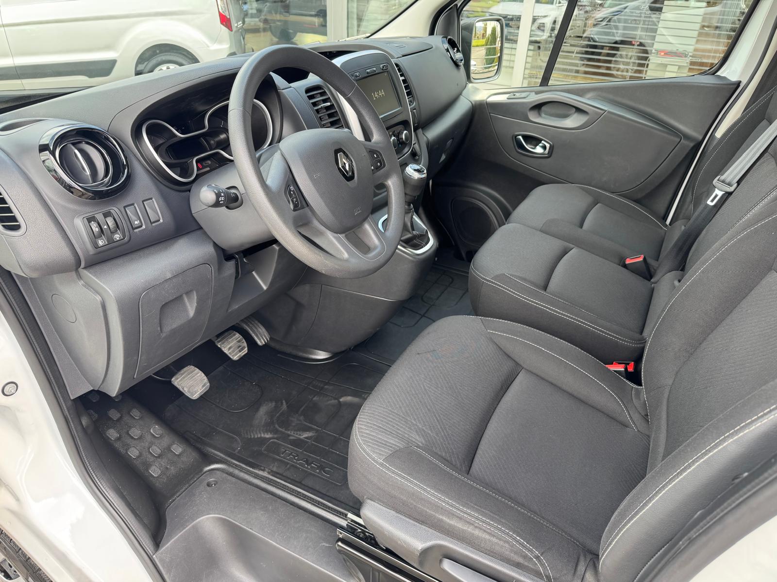 RENAULT Trafic Ene dCi120 2.0 Bus L1H1-showroom-element-1
