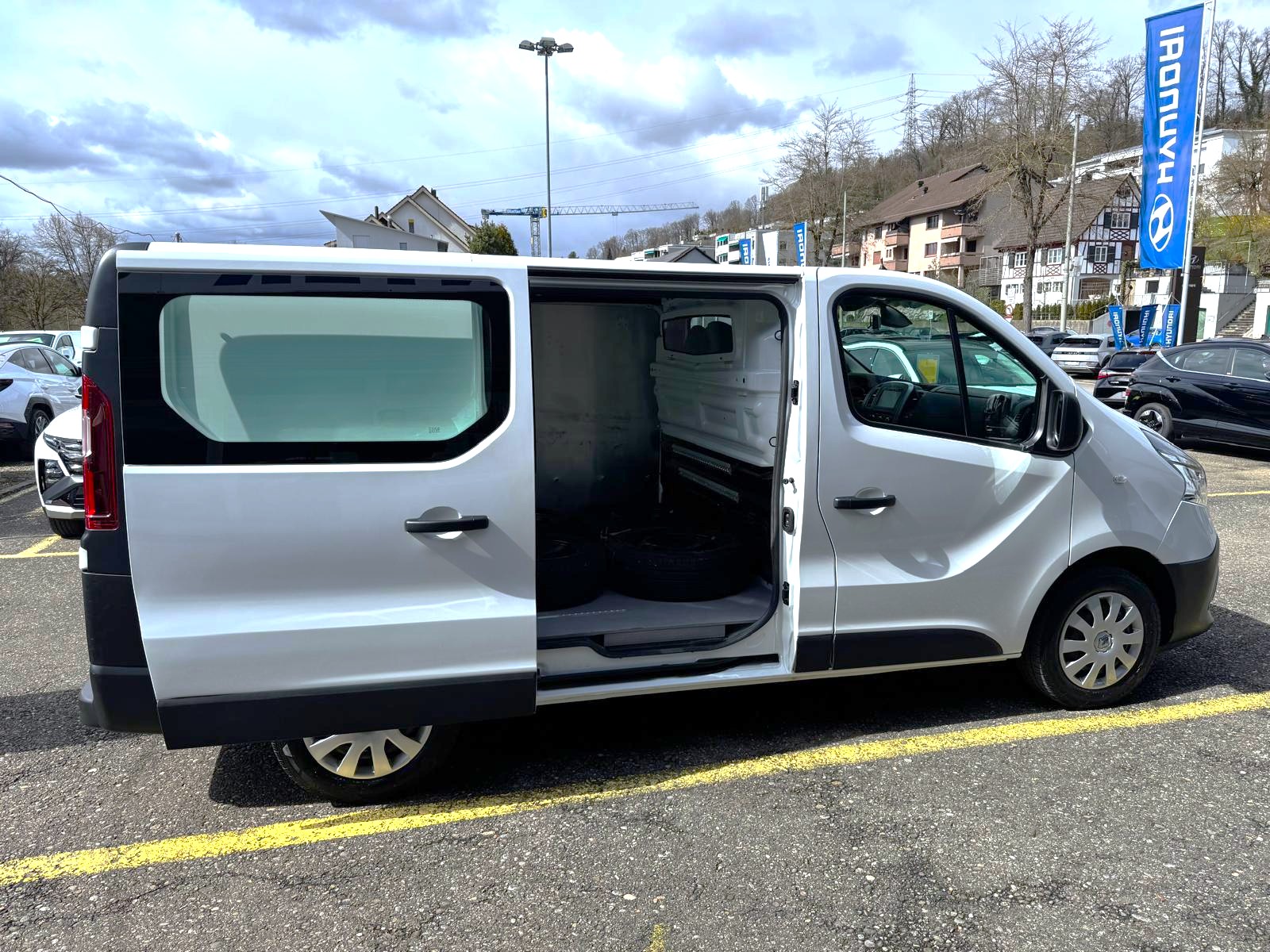 RENAULT Trafic Ene dCi120 2.0 Bus L1H1-image-7