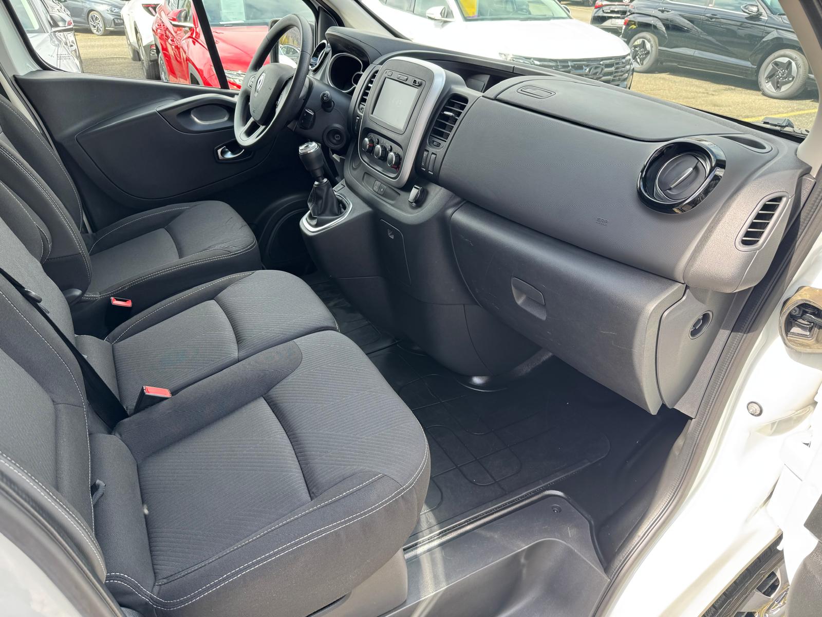 RENAULT Trafic Ene dCi120 2.0 Bus L1H1-image-5