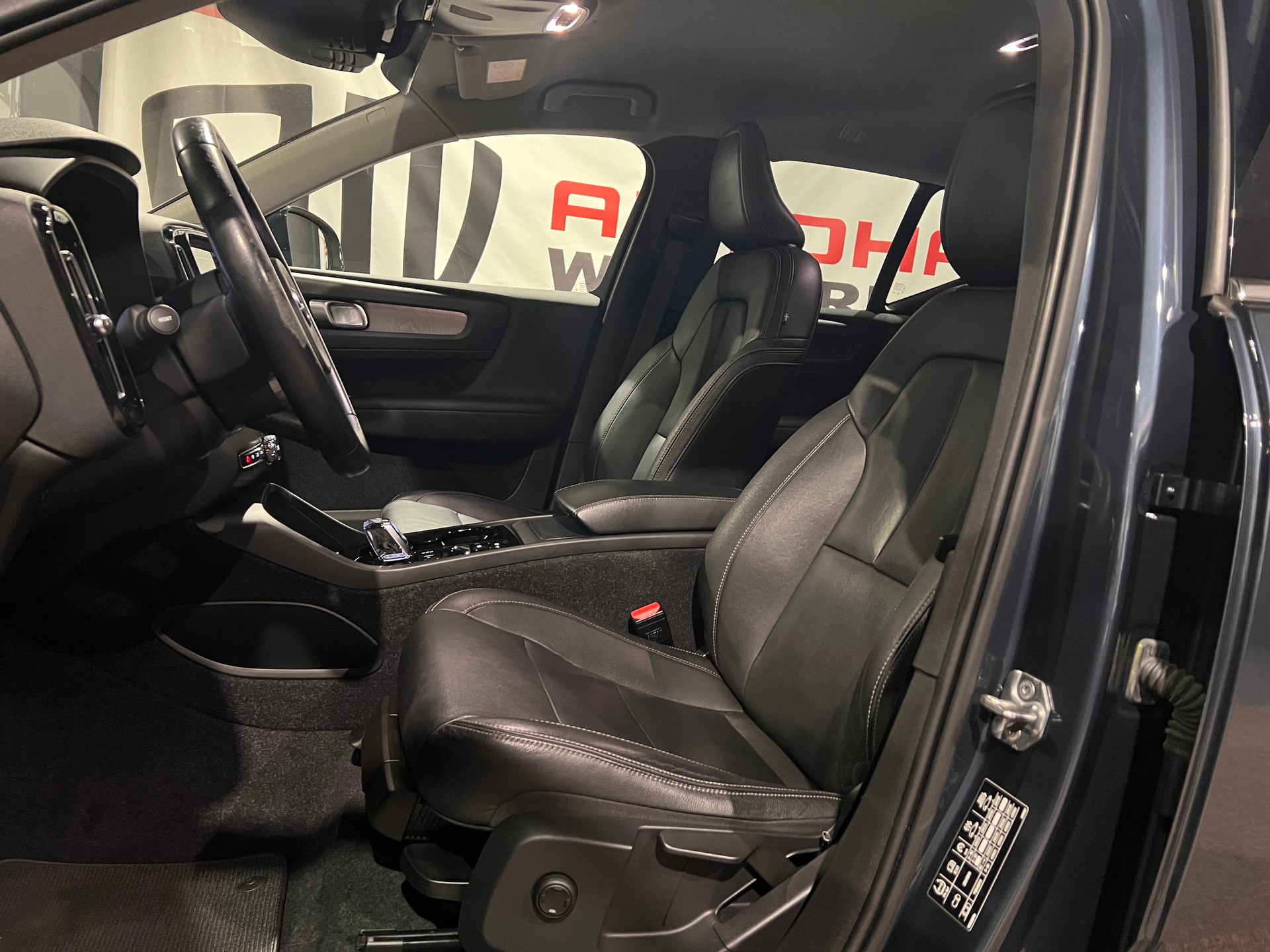 VOLVO XC40 D3 AWD Inscription Geartronic-image-11