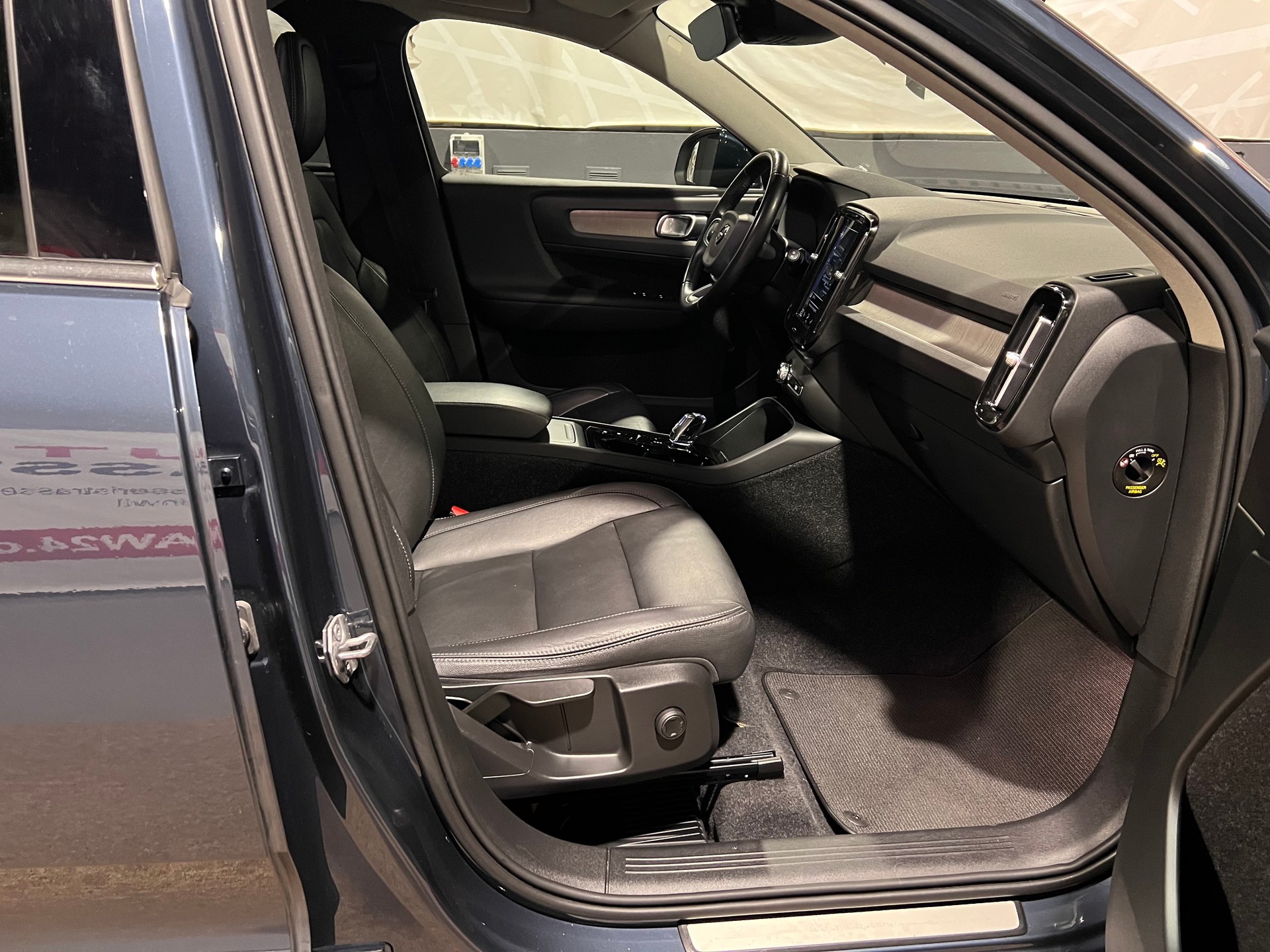VOLVO XC40 D3 AWD Inscription Geartronic-image-12