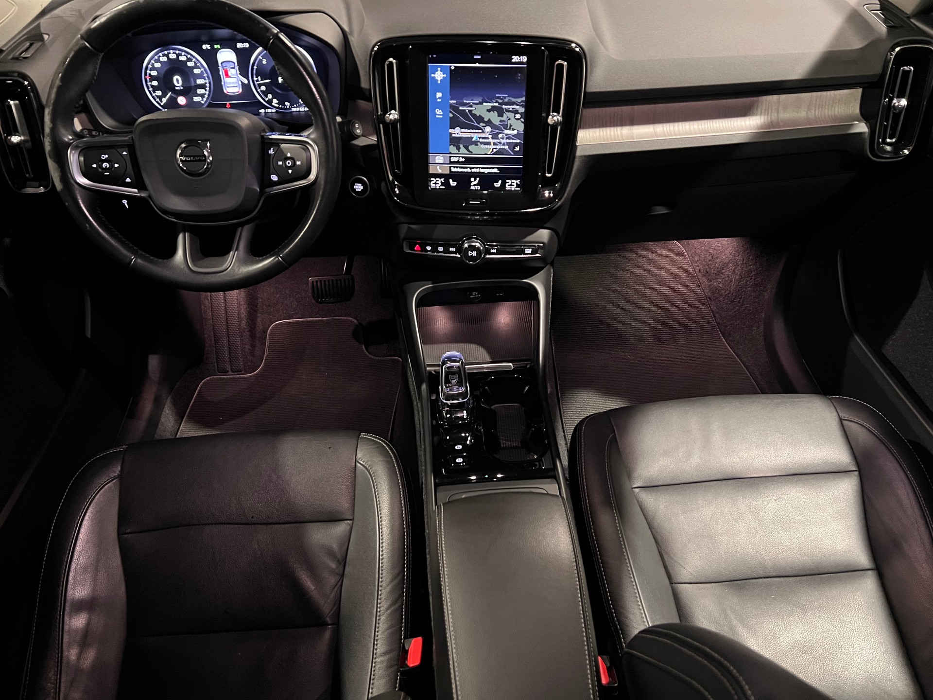 VOLVO XC40 D3 AWD Inscription Geartronic-image-9