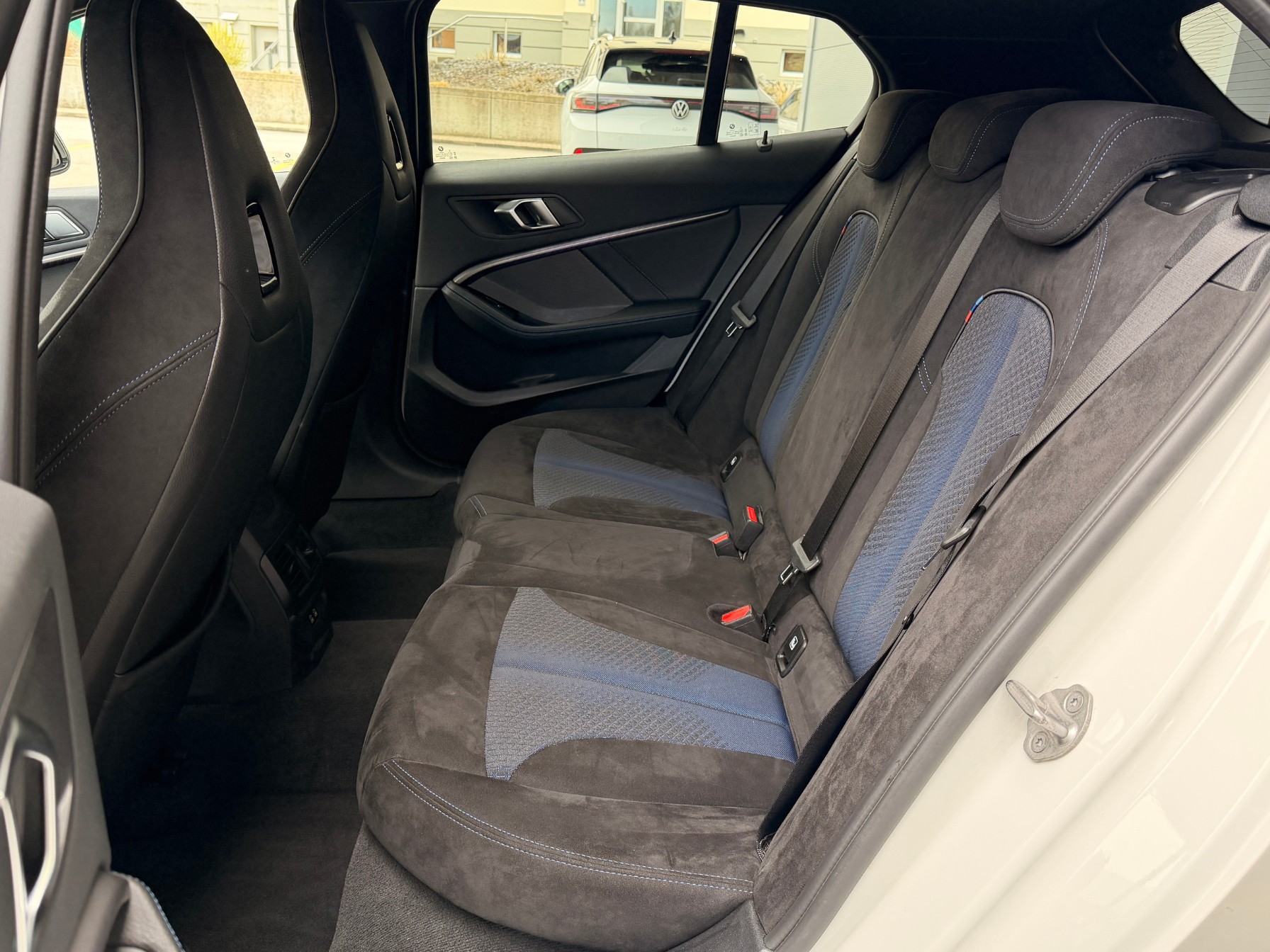 BMW 120d xDrive Steptronic Pure M Sport-image-25