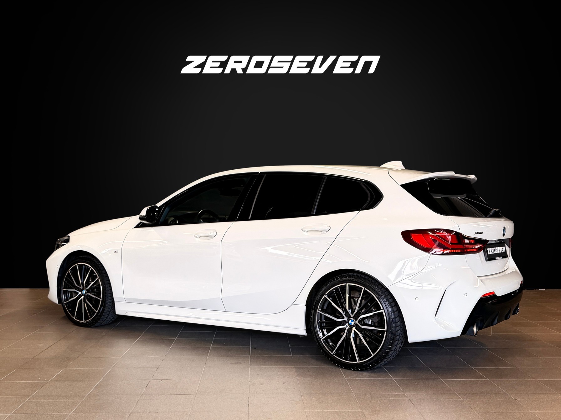BMW 120d xDrive Steptronic Pure M Sport-showroom-element-3