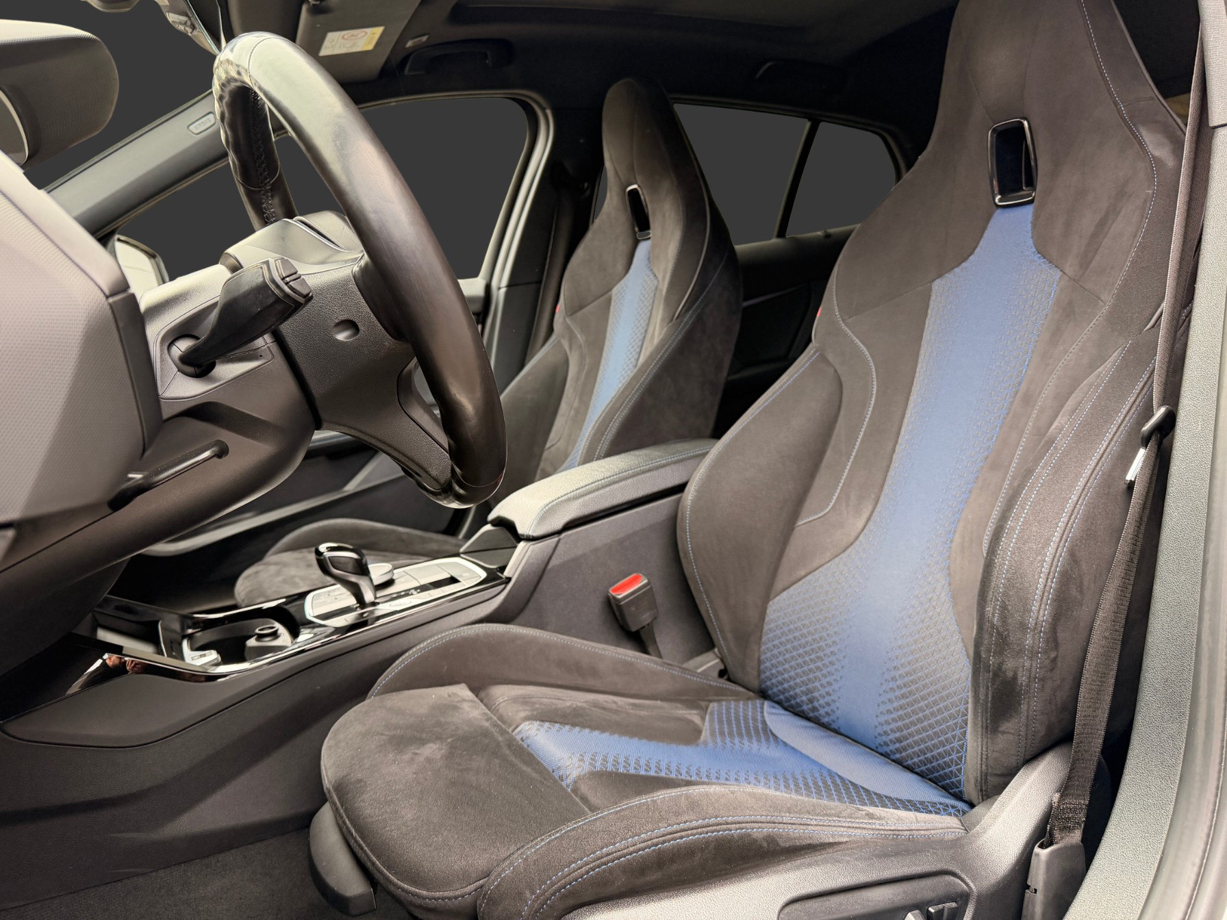 BMW 120d xDrive Steptronic Pure M Sport-image-12
