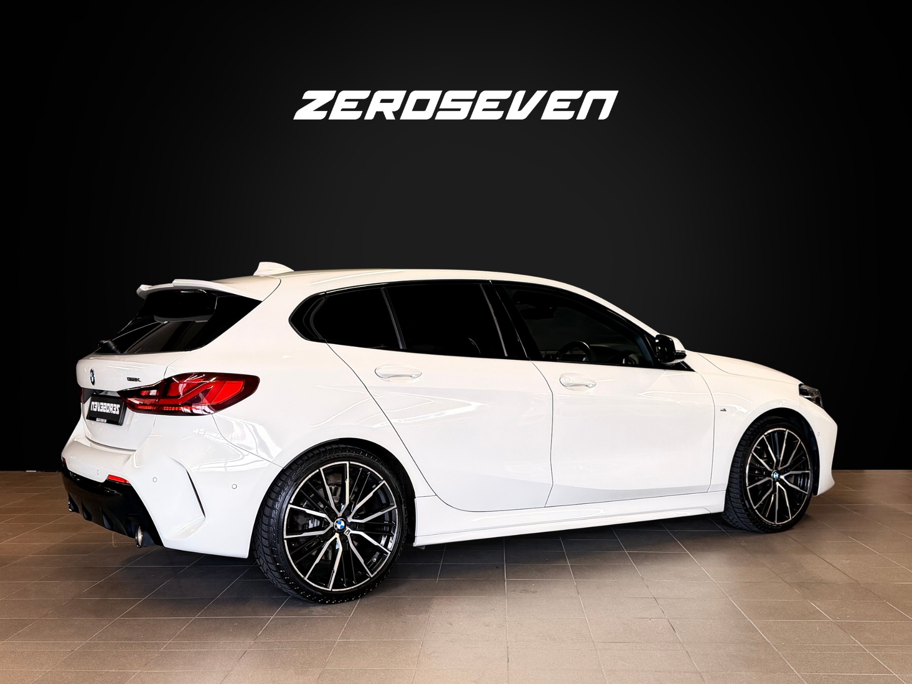 BMW 120d xDrive Steptronic Pure M Sport-image-7