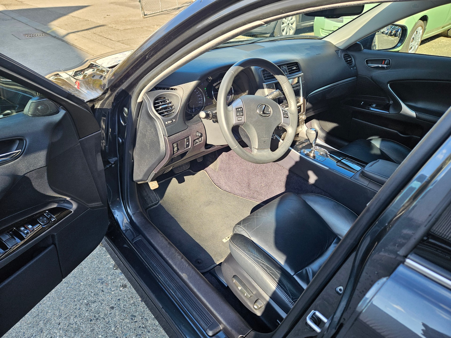 LEXUS IS 250 Executive Automatic-image-3