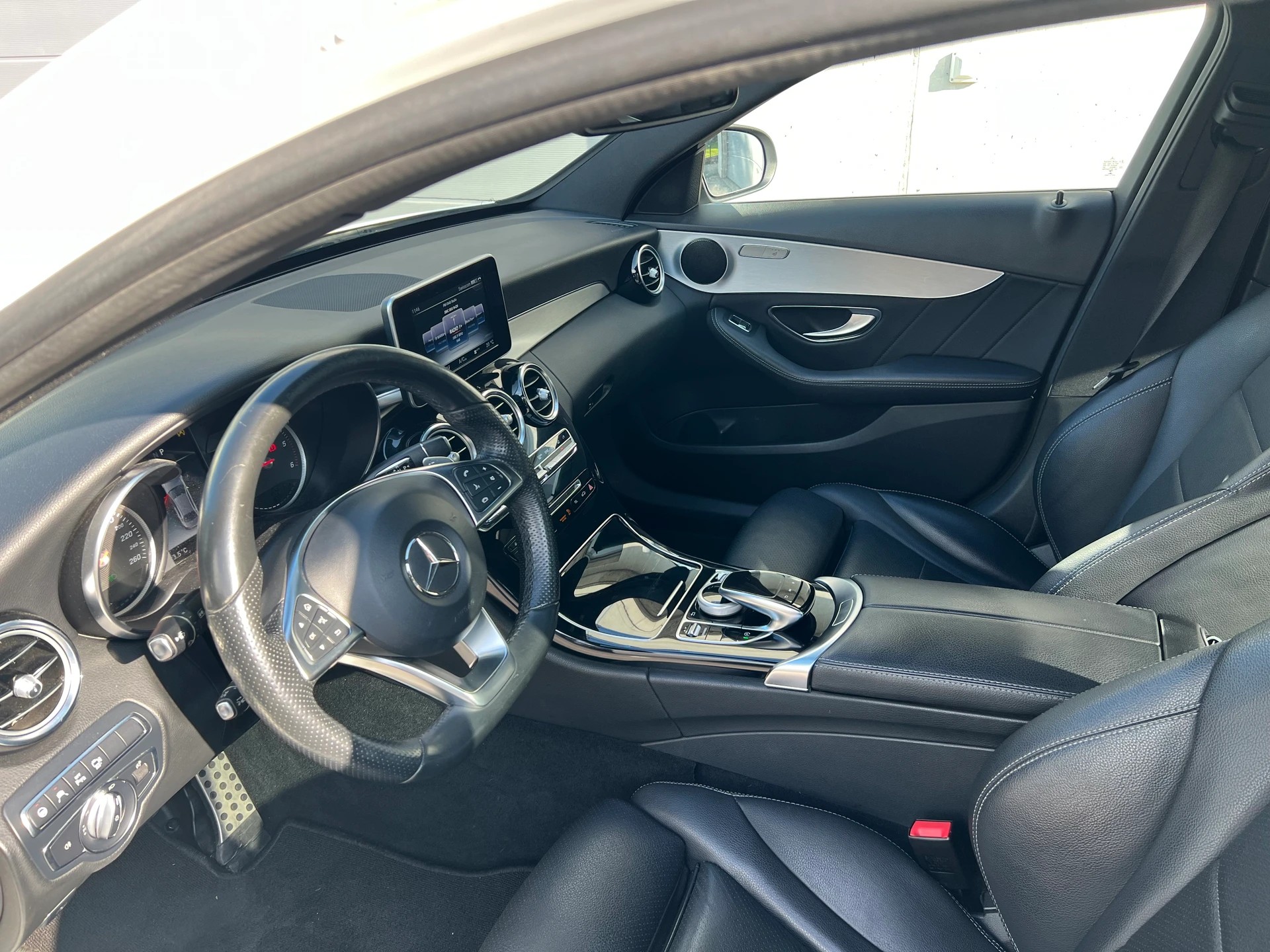 MERCEDES-BENZ C 250 BlueTEC AMG Line 4Matic 9G-Tronic-image-8