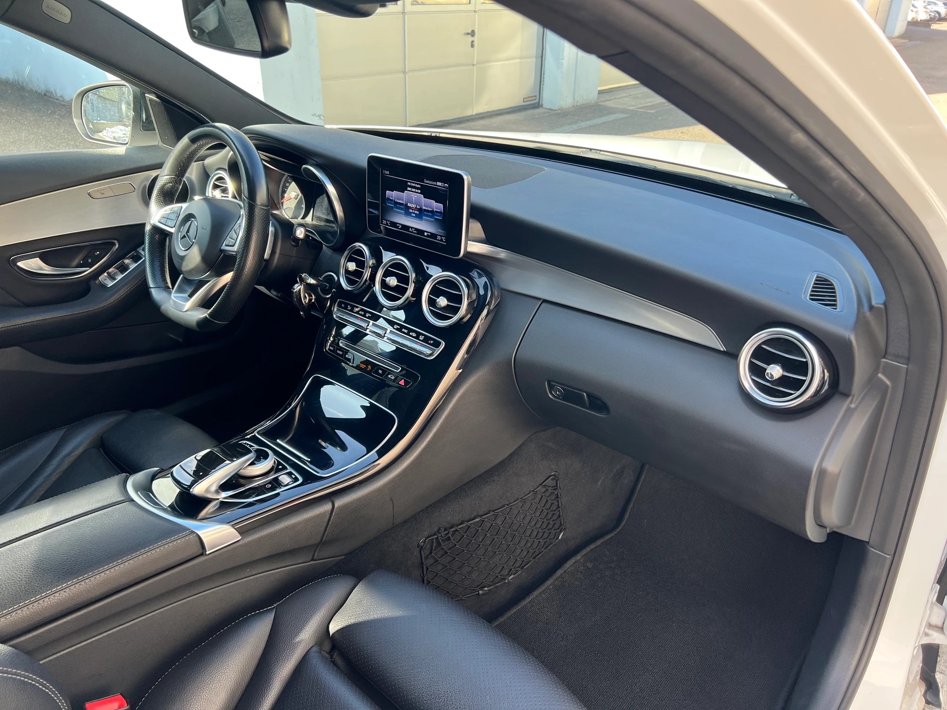 MERCEDES-BENZ C 250 BlueTEC AMG Line 4Matic 9G-Tronic-image-10