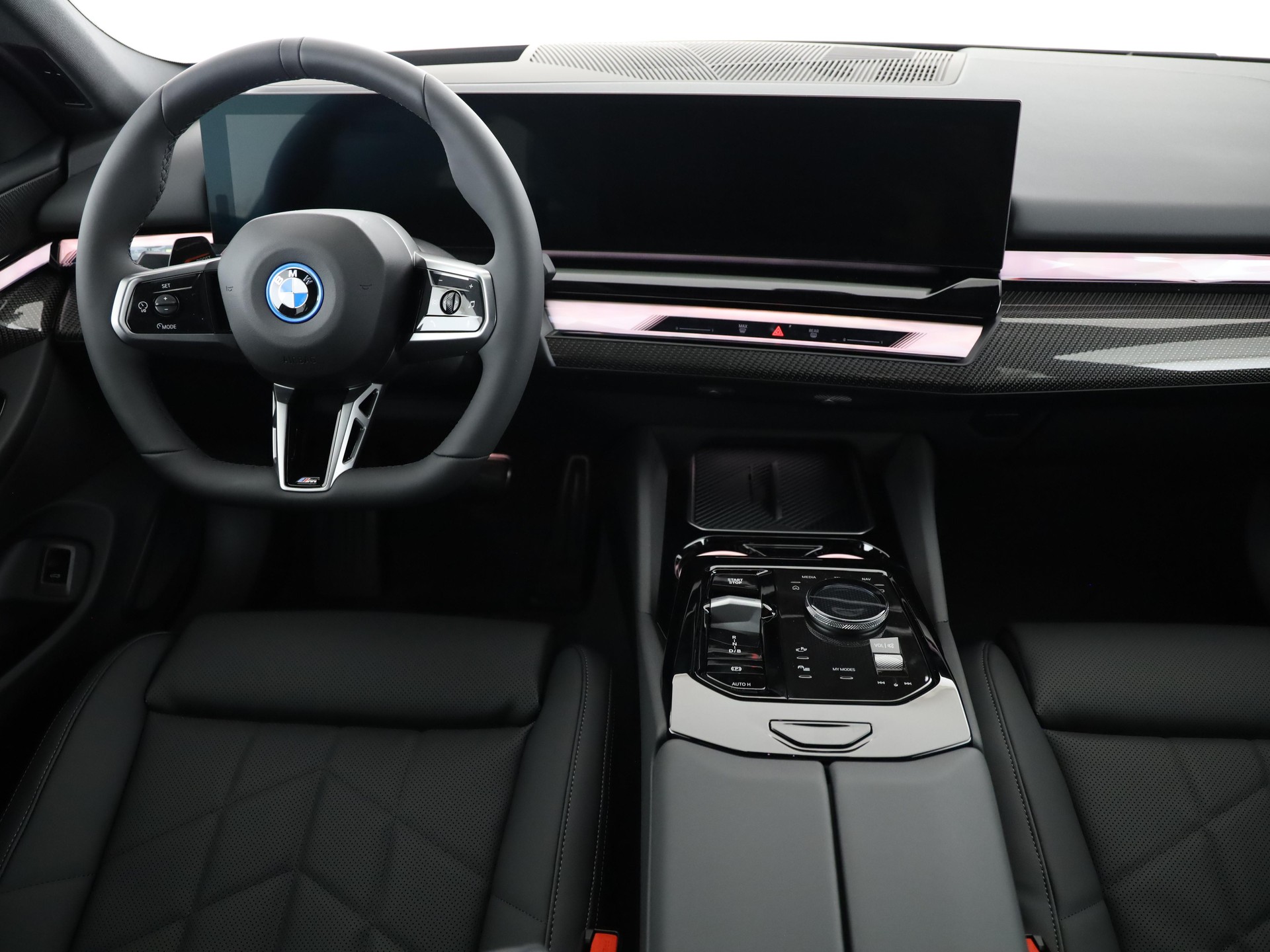 BMW i5 xDrive40 Touring-image-4