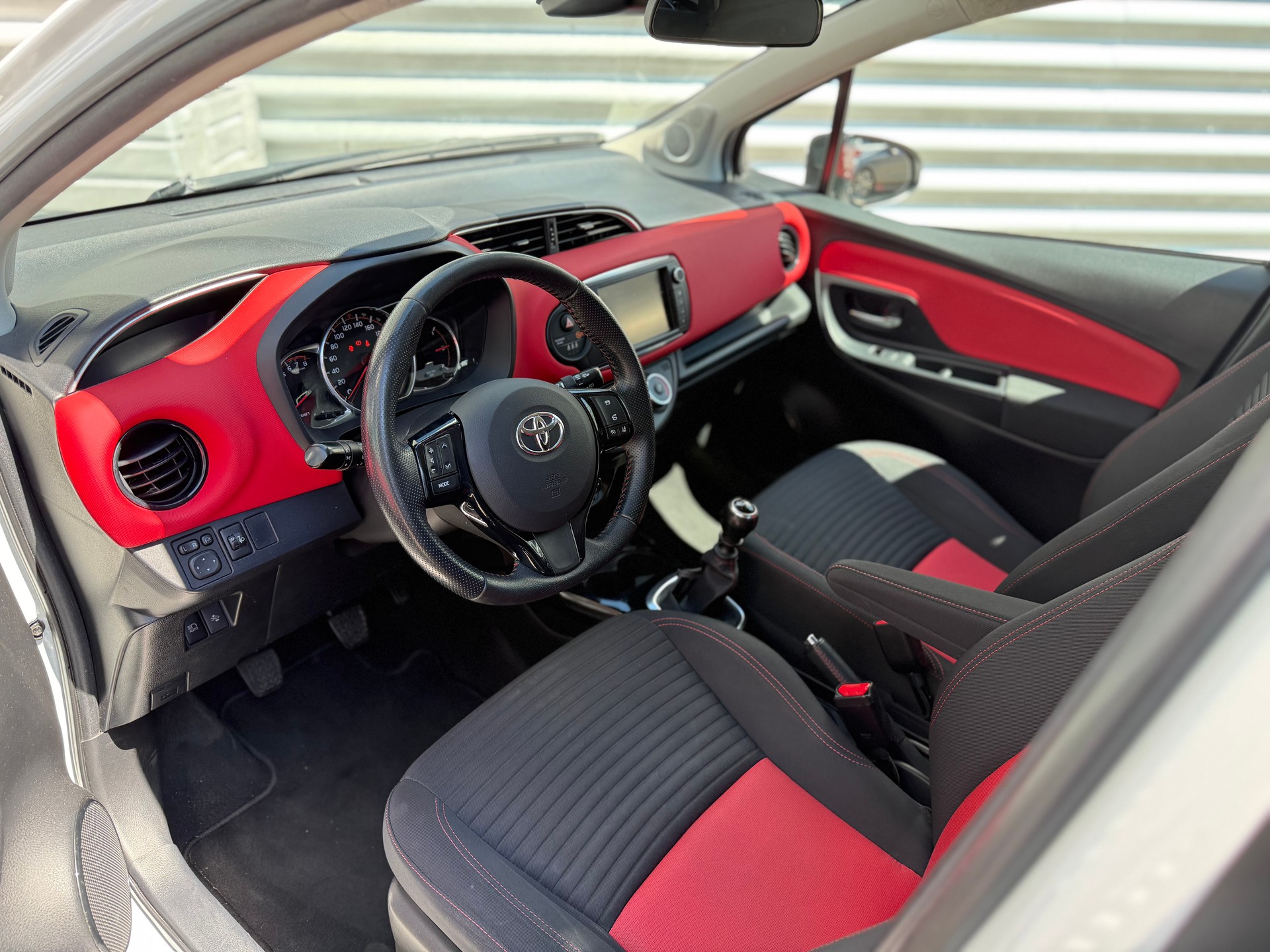 TOYOTA Yaris 1.33 Luna-image-5