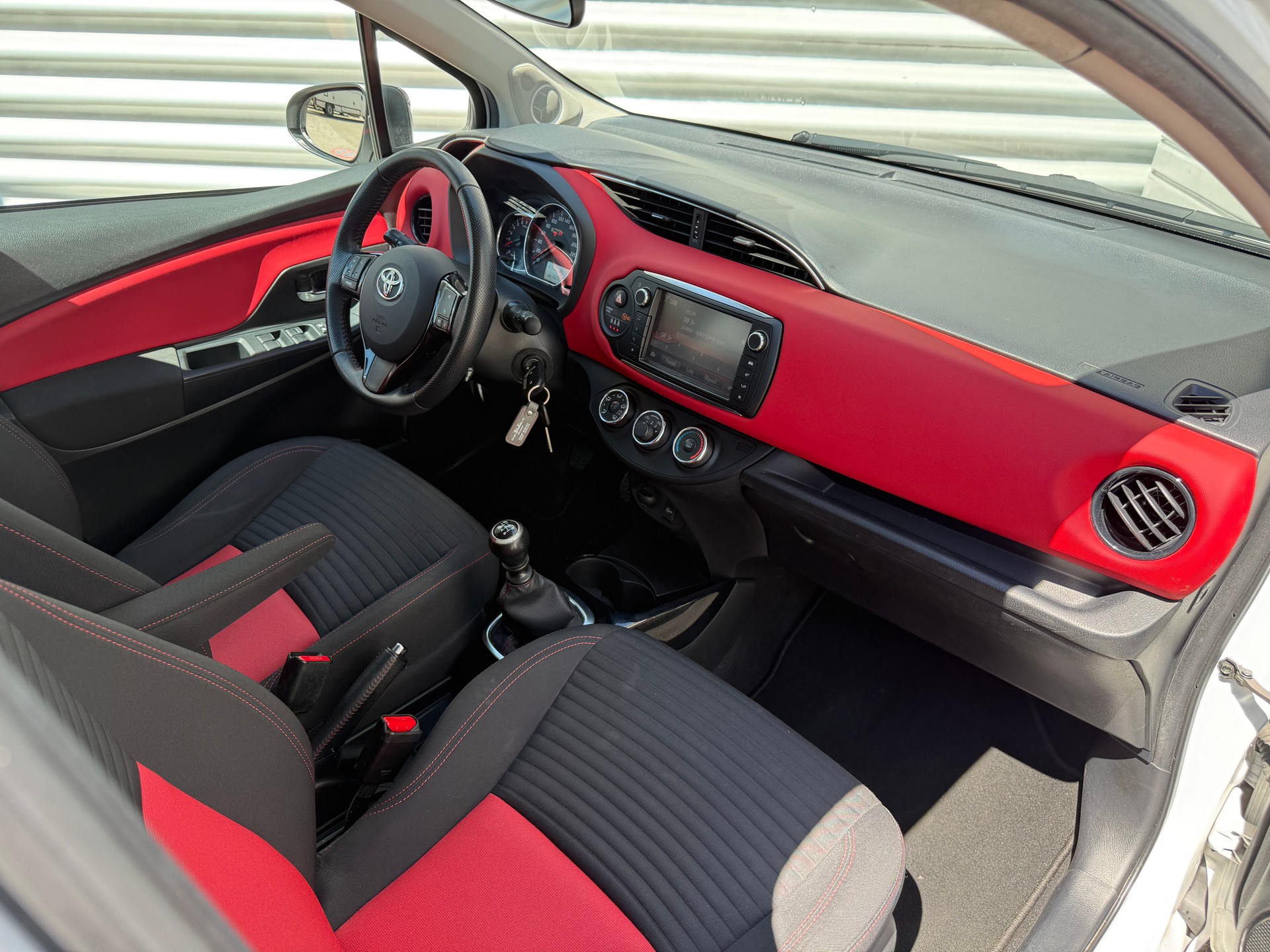 TOYOTA Yaris 1.33 Luna-image-6