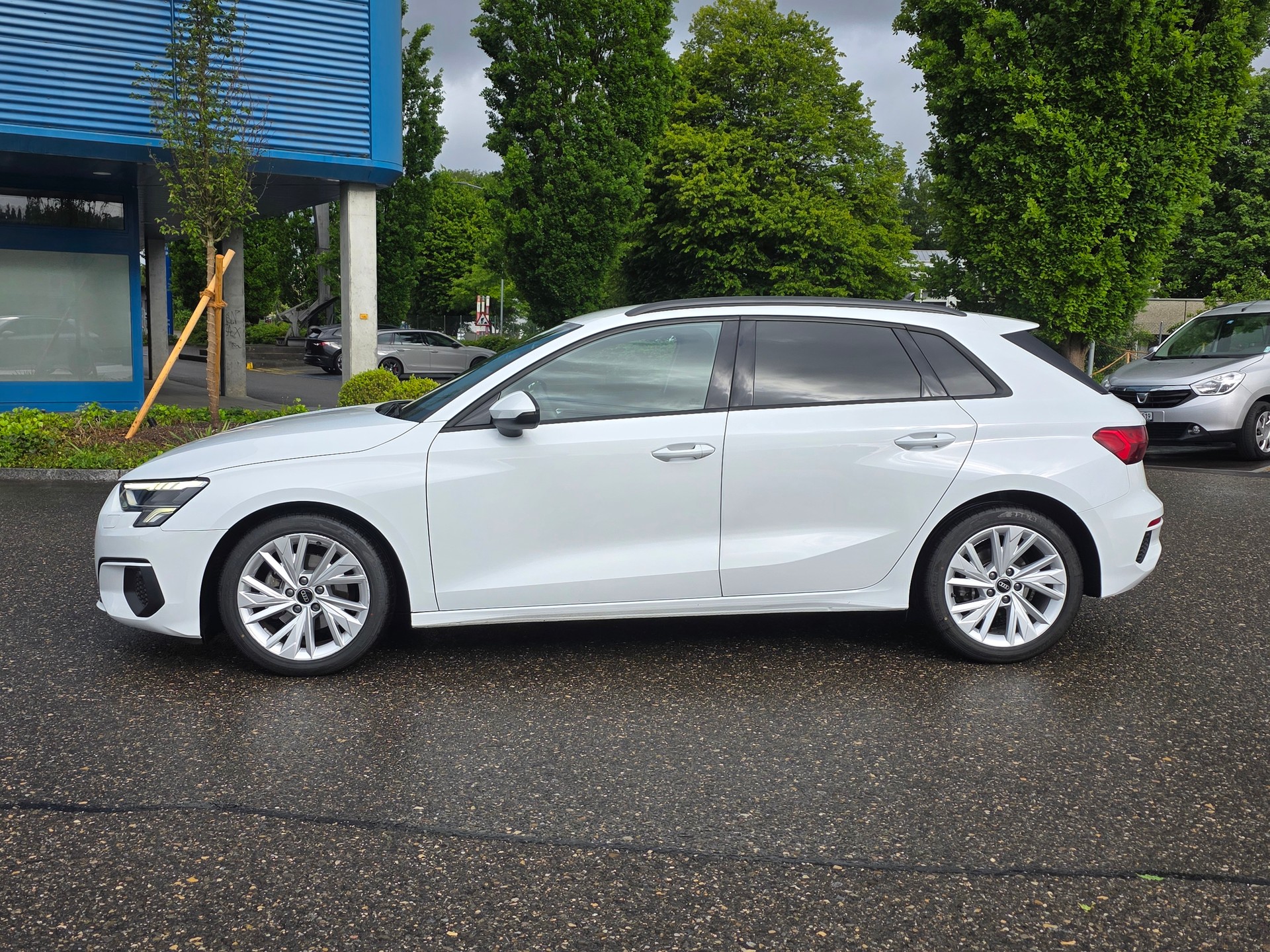 AUDI A3 Sportback 35 TFSI Attraction S-tronic-image-2