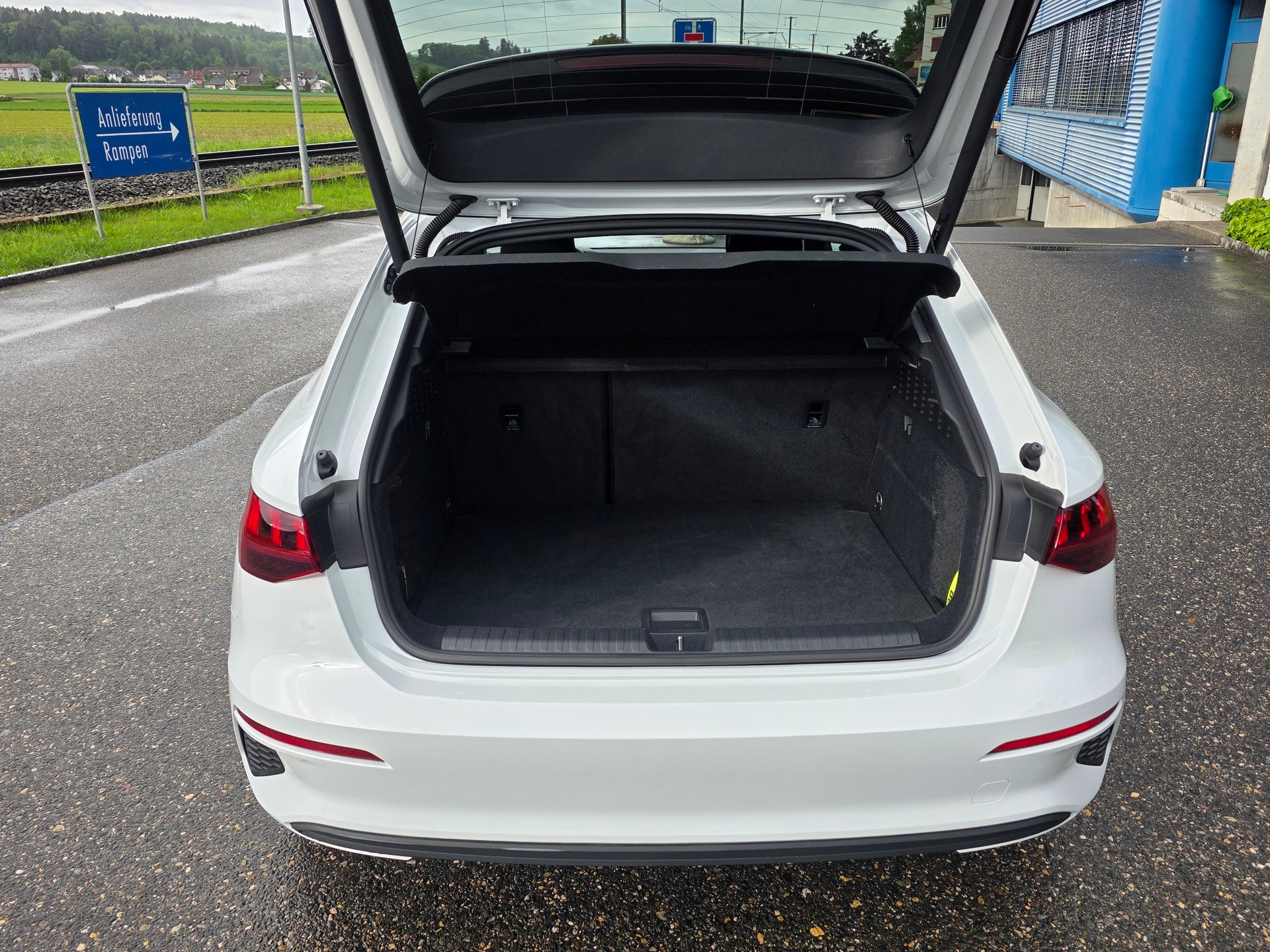 AUDI A3 Sportback 35 TFSI Attraction S-tronic-image-12