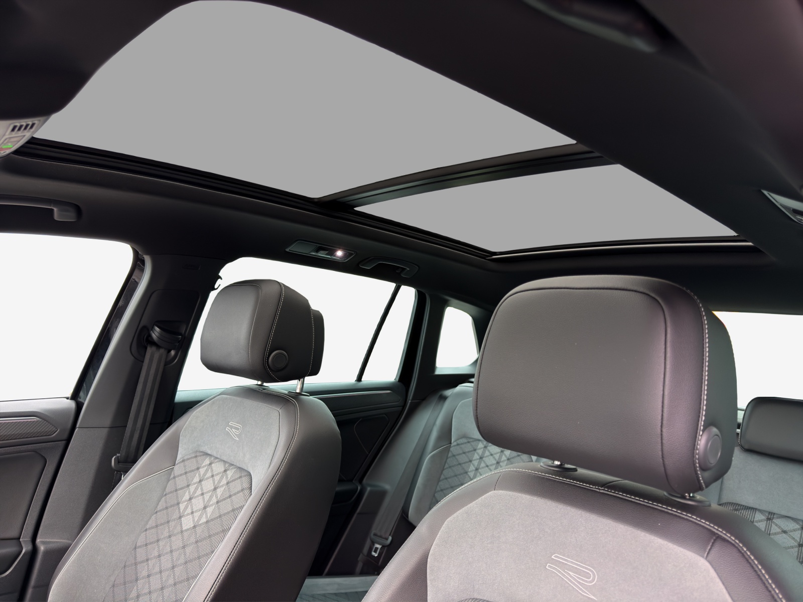 VW Tiguan 2.0TSI R-Line 4Motion DSG-image-14