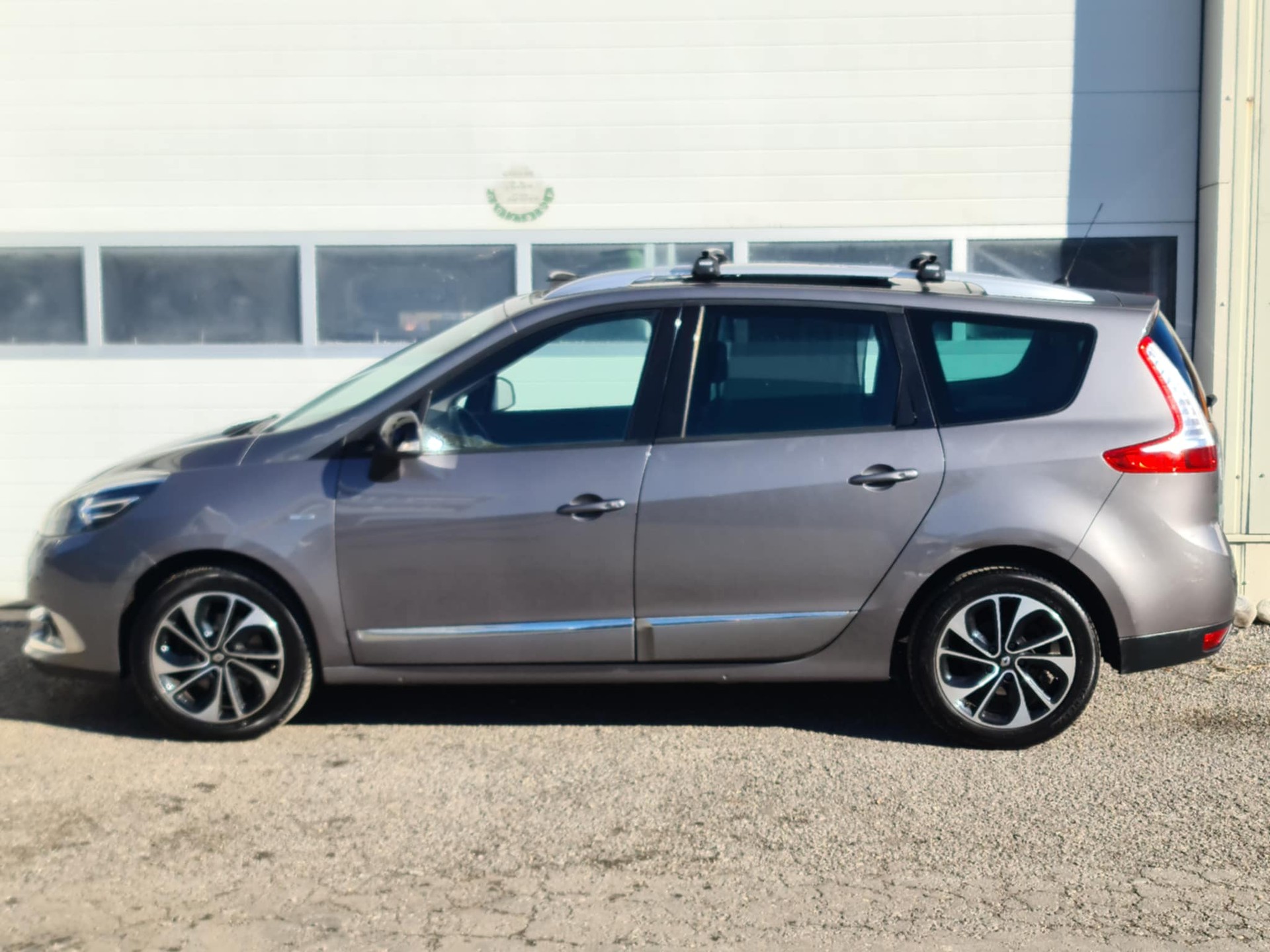 RENAULT Grand Scénic 1.5 dCi Swiss Edition EDC-image-4