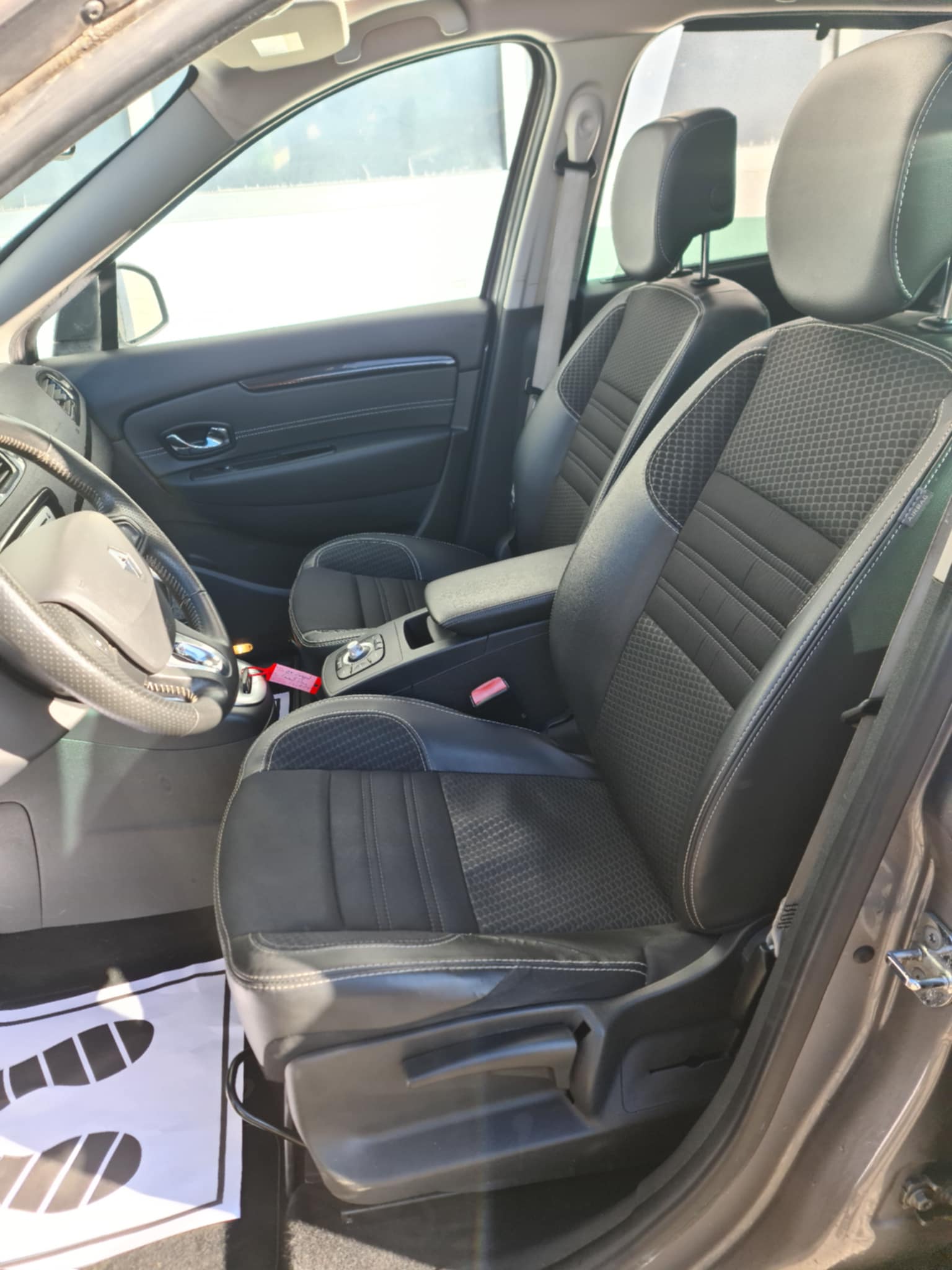 RENAULT Grand Scénic 1.5 dCi Swiss Edition EDC-image-11
