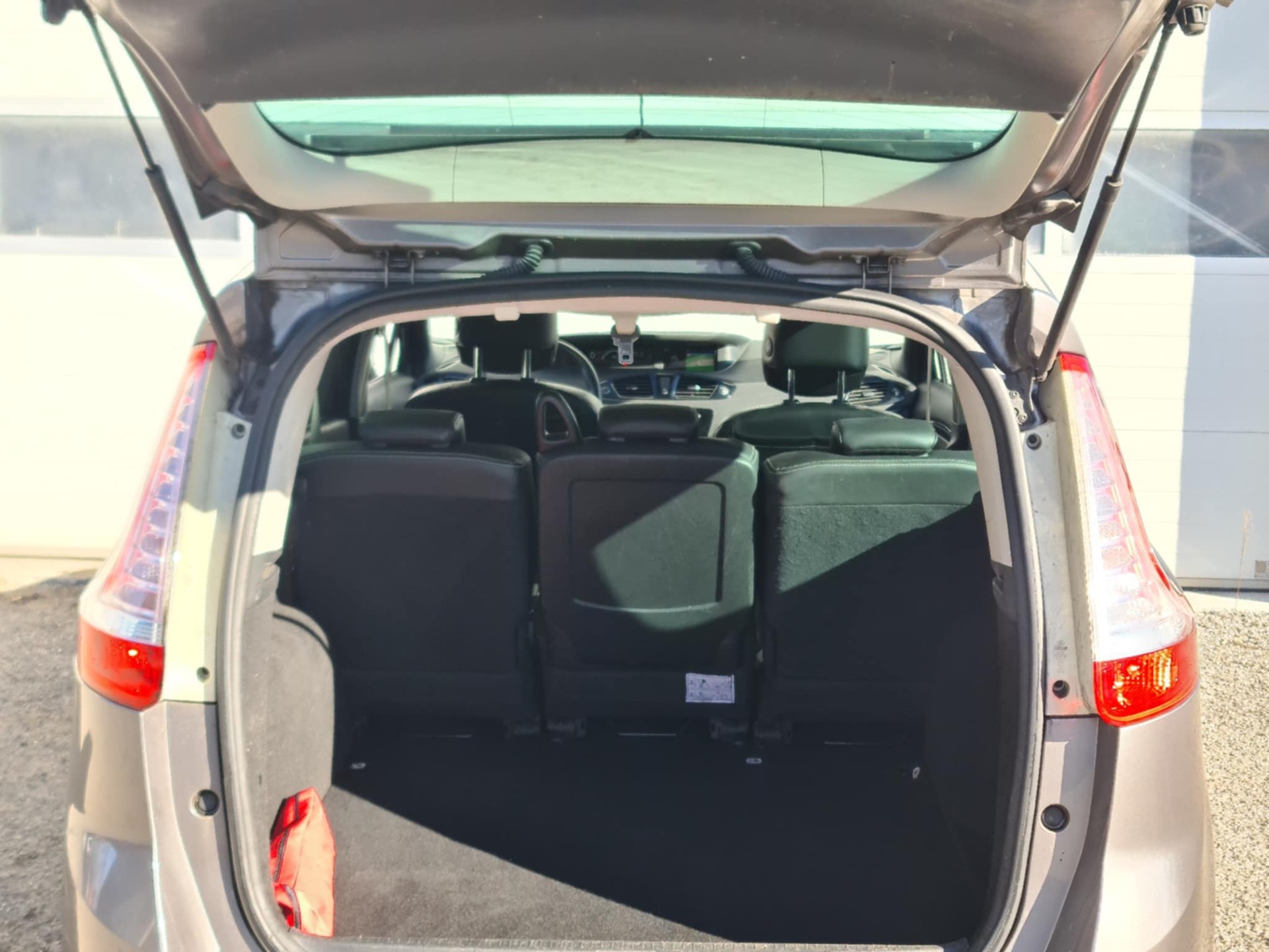 RENAULT Grand Scénic 1.5 dCi Swiss Edition EDC-image-8
