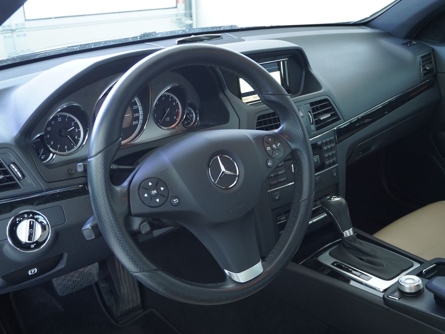 MERCEDES-BENZ E 250 CGI BlueEfficiency Automatic-showroom-element-2