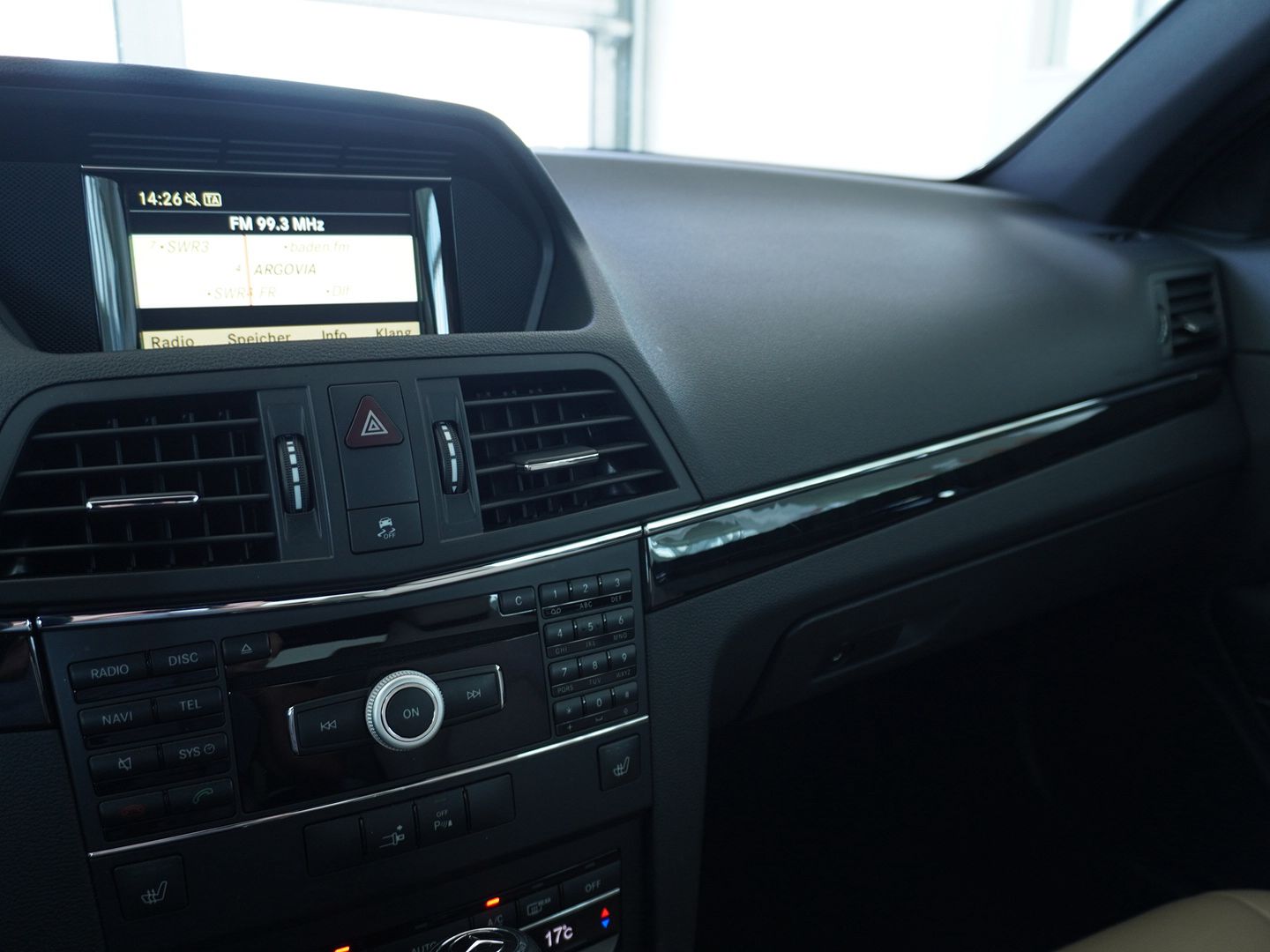 MERCEDES-BENZ E 250 CGI BlueEfficiency Automatic-image-6