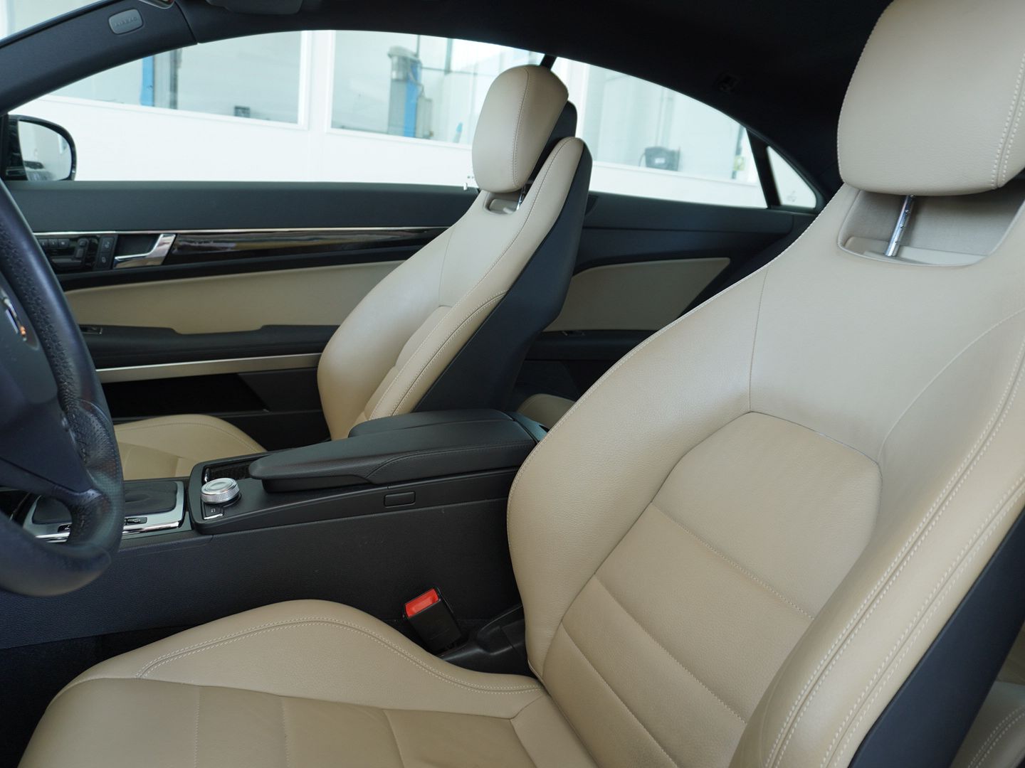 MERCEDES-BENZ E 250 CGI BlueEfficiency Automatic-showroom-element-3