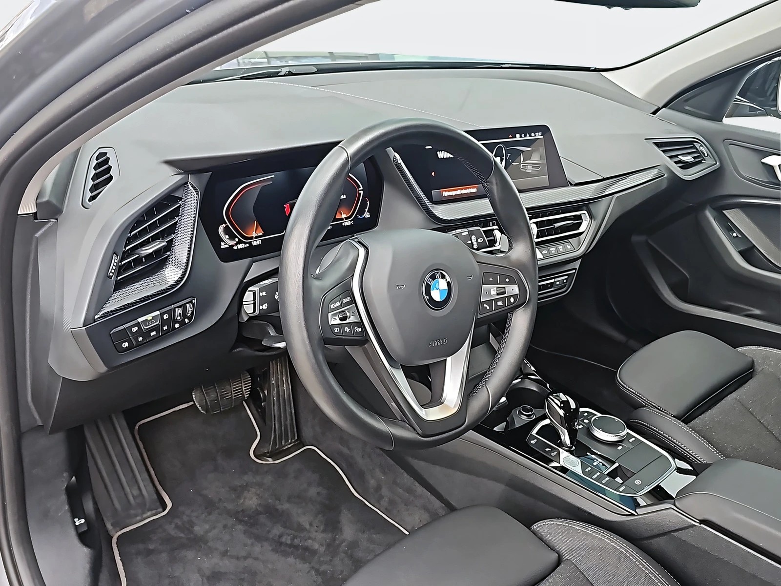 BMW 120d xDrive Sport Line-image-9