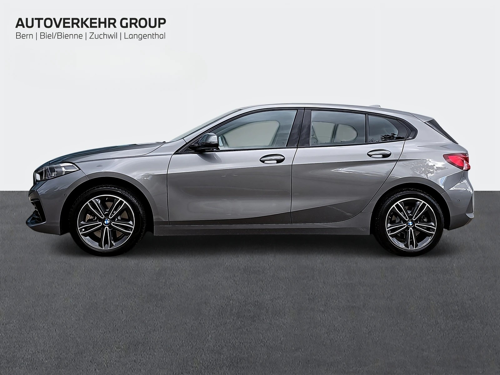 BMW 120d xDrive Sport Line-showroom-element-3
