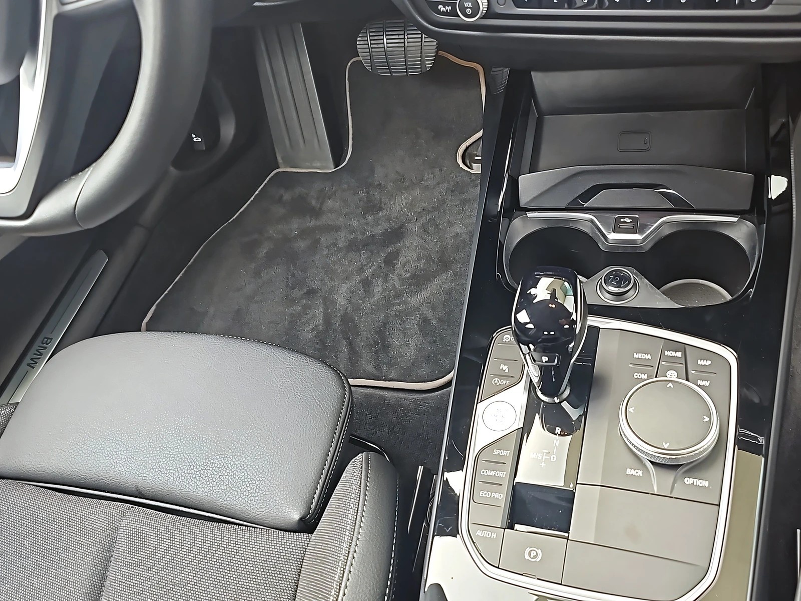 BMW 120d xDrive Sport Line-image-14