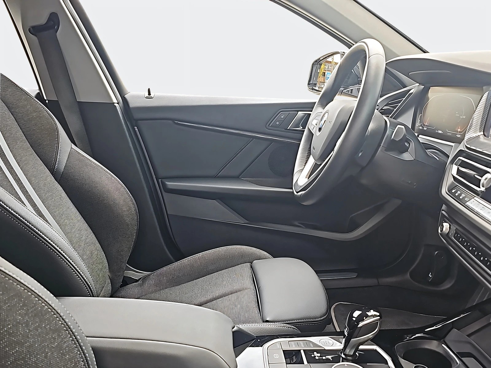 BMW 120d xDrive Sport Line-image-17