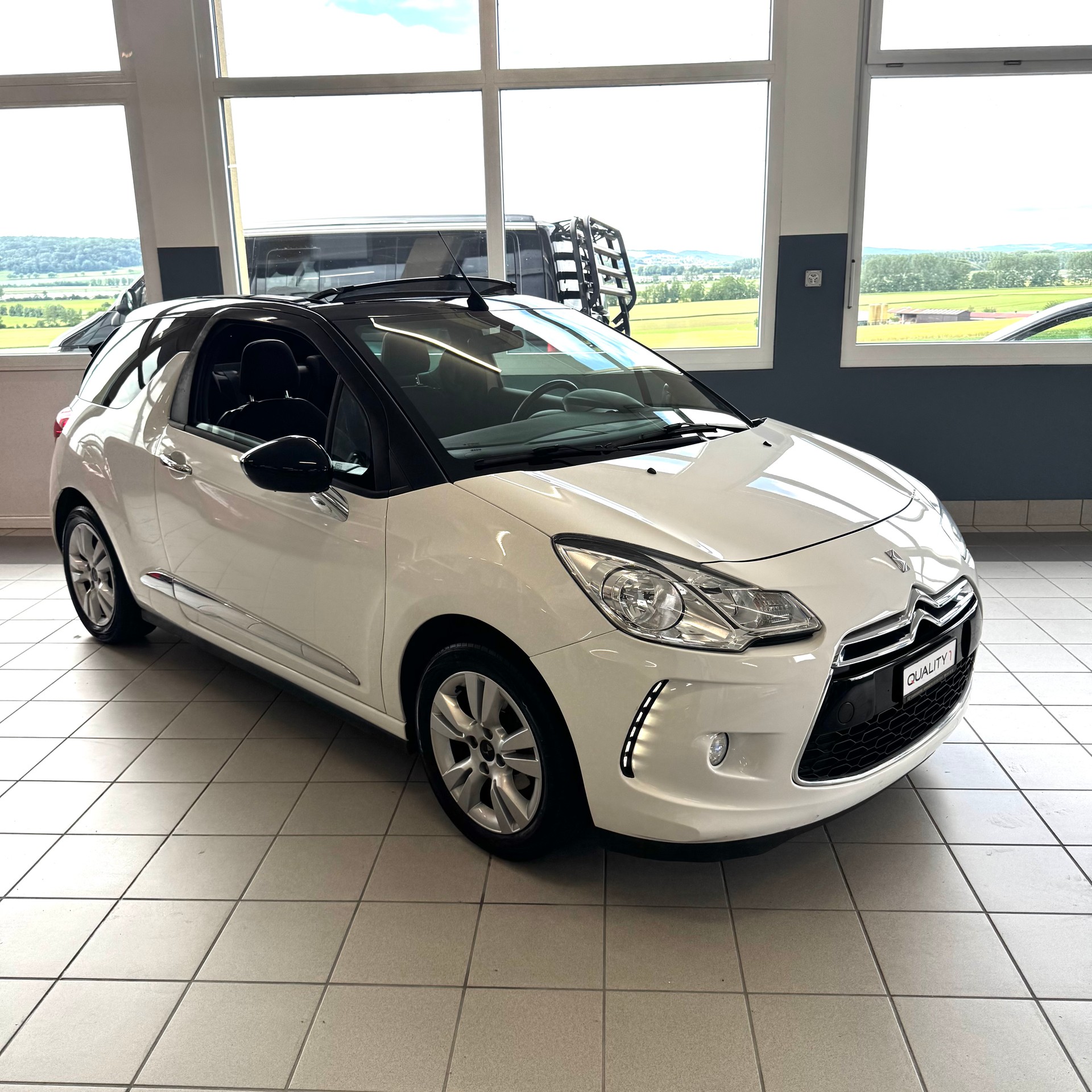 DS AUTOMOBILES DS 3 Cabrio 1.2 PureTech SO Chic-showroom-element-2