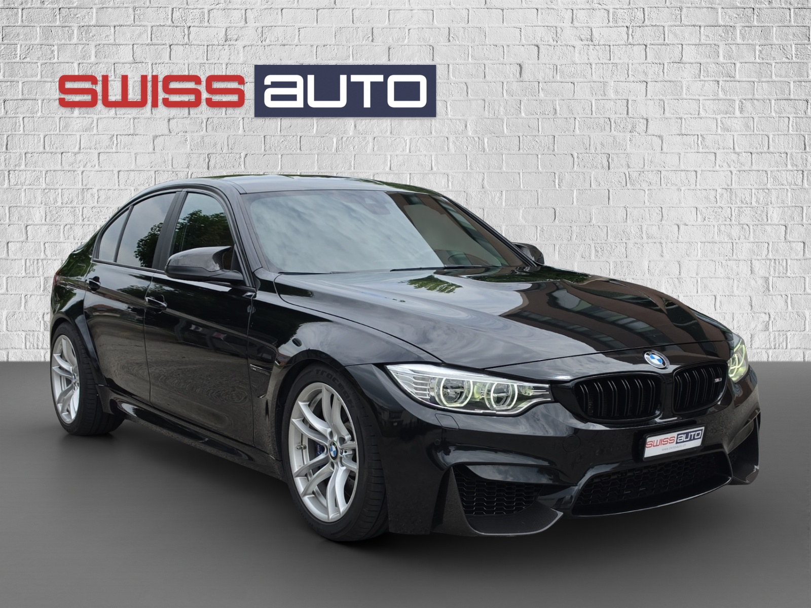 BMW M3 Drivelogic-showroom-element-2
