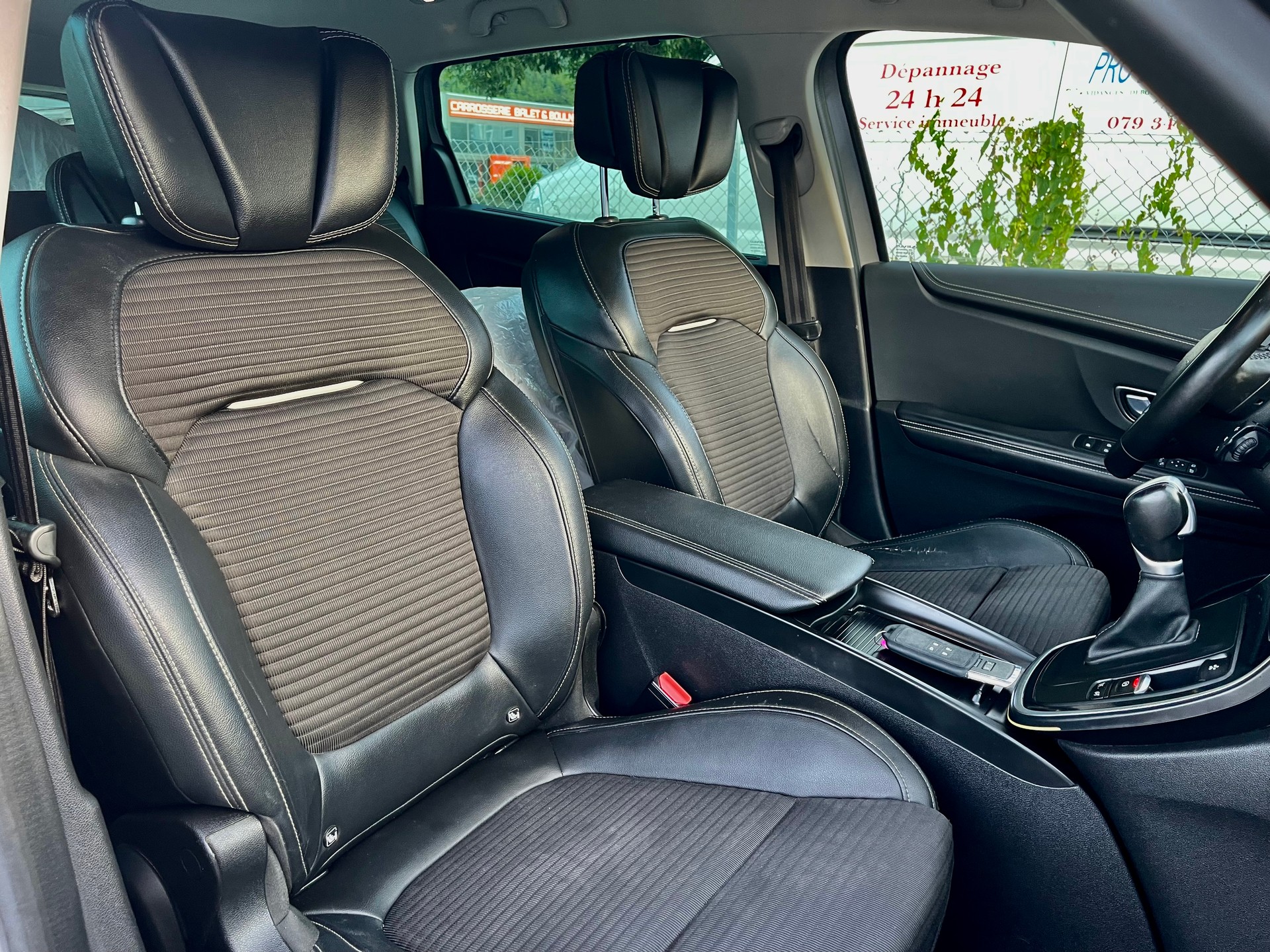 RENAULT Grand Scénic 1.6 dCi Bose EDC-image-24