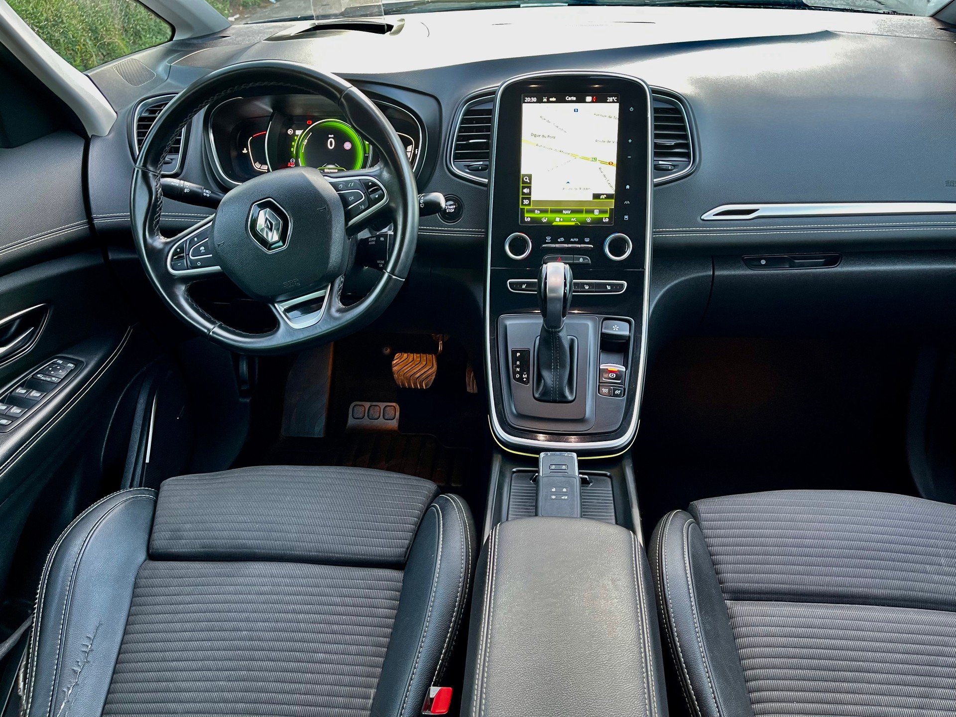 RENAULT Grand Scénic 1.6 dCi Bose EDC-showroom-element-1
