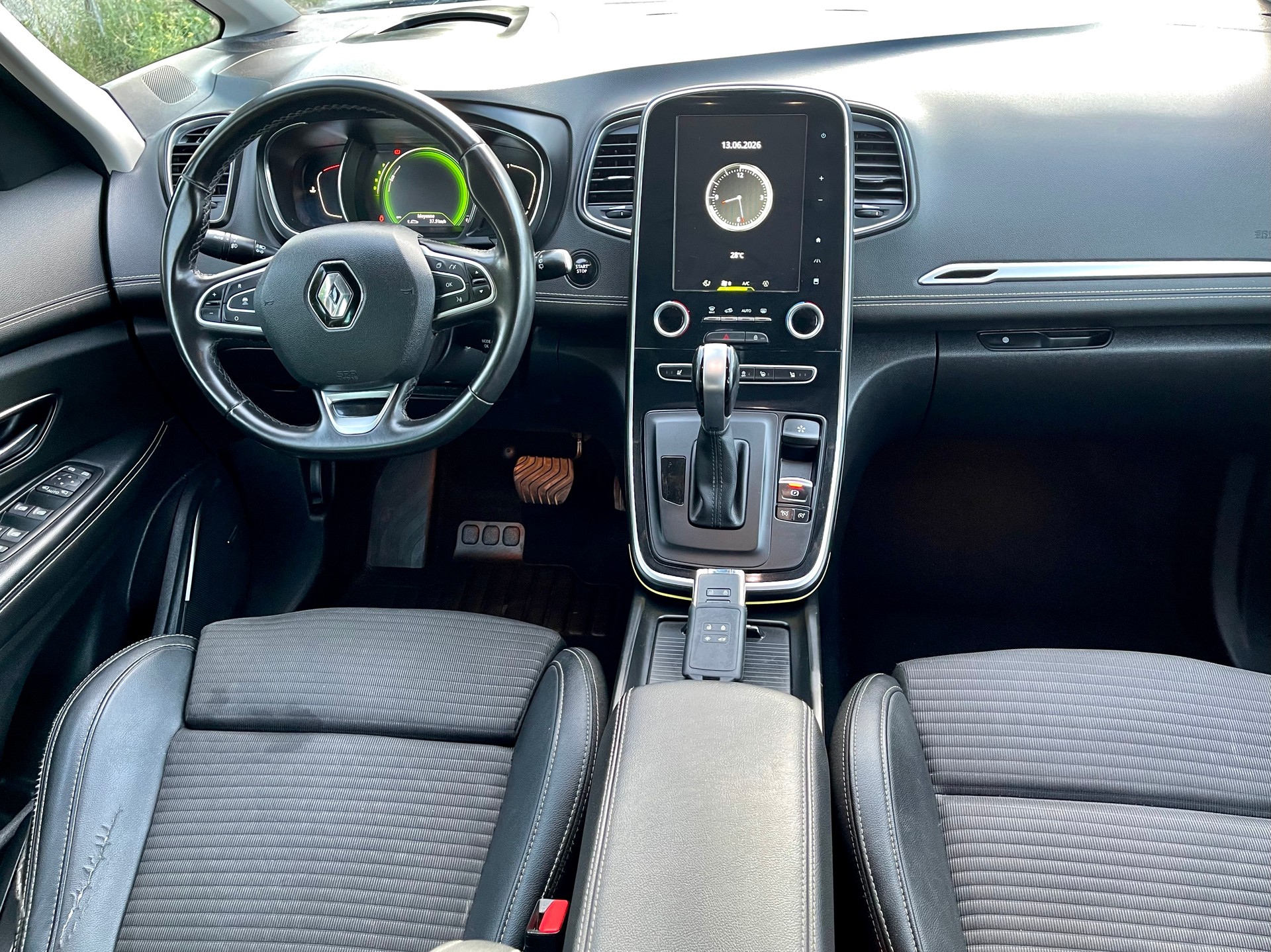RENAULT Grand Scénic 1.6 dCi Bose EDC-image-8