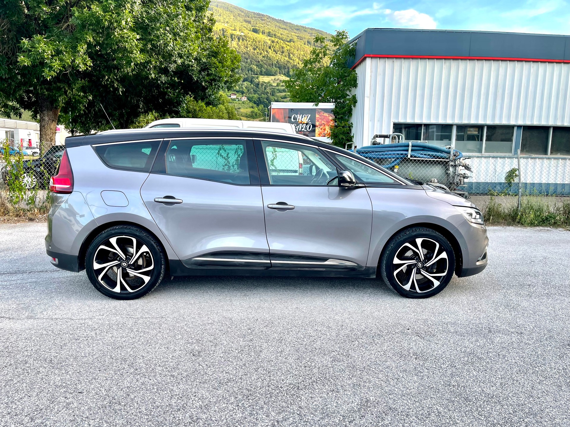 RENAULT Grand Scénic 1.6 dCi Bose EDC-image-27