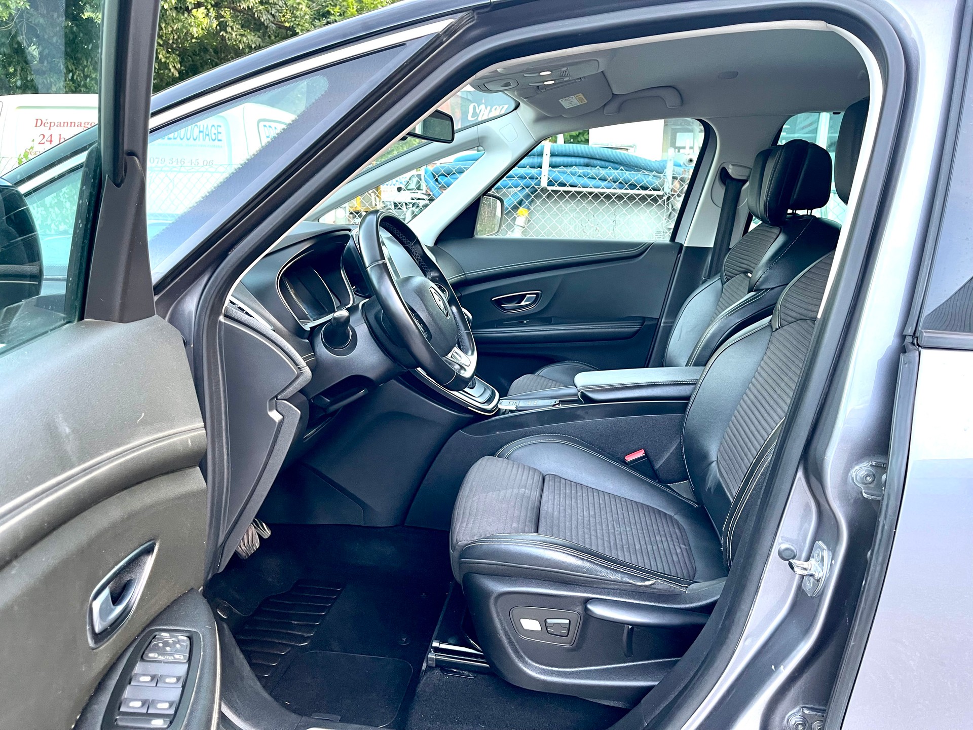 RENAULT Grand Scénic 1.6 dCi Bose EDC-image-7