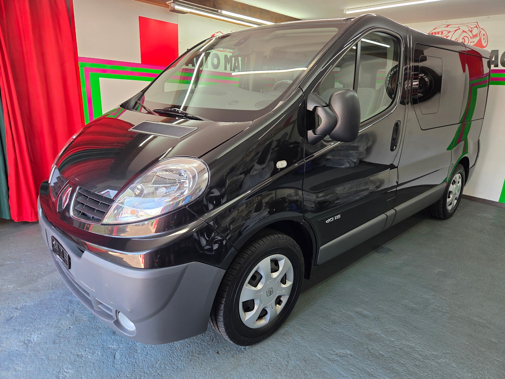 RENAULT Trafic 2.0 dCi Eco Passenger Authentique A-image-2
