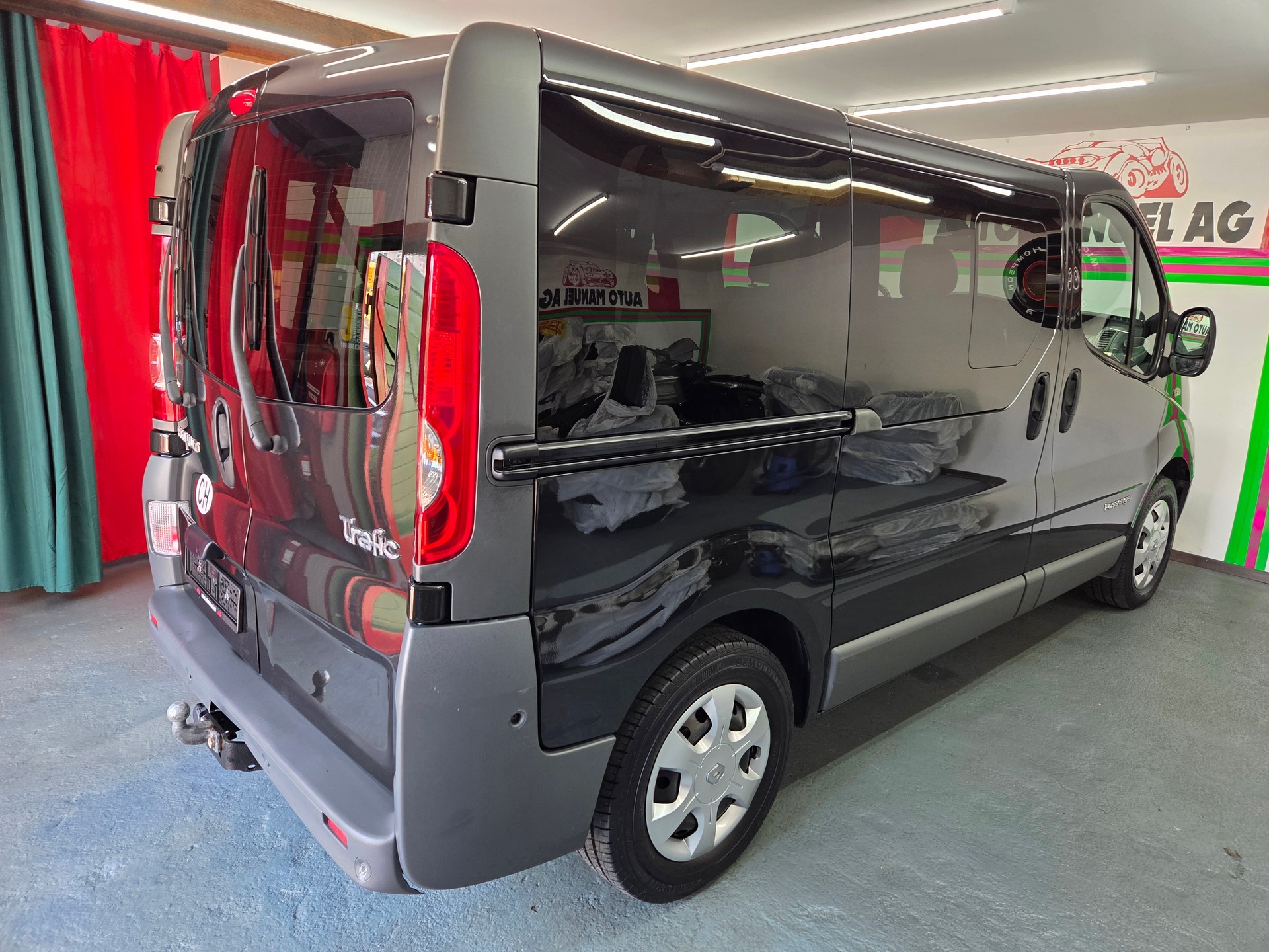 RENAULT Trafic 2.0 dCi Eco Passenger Authentique A-image-7