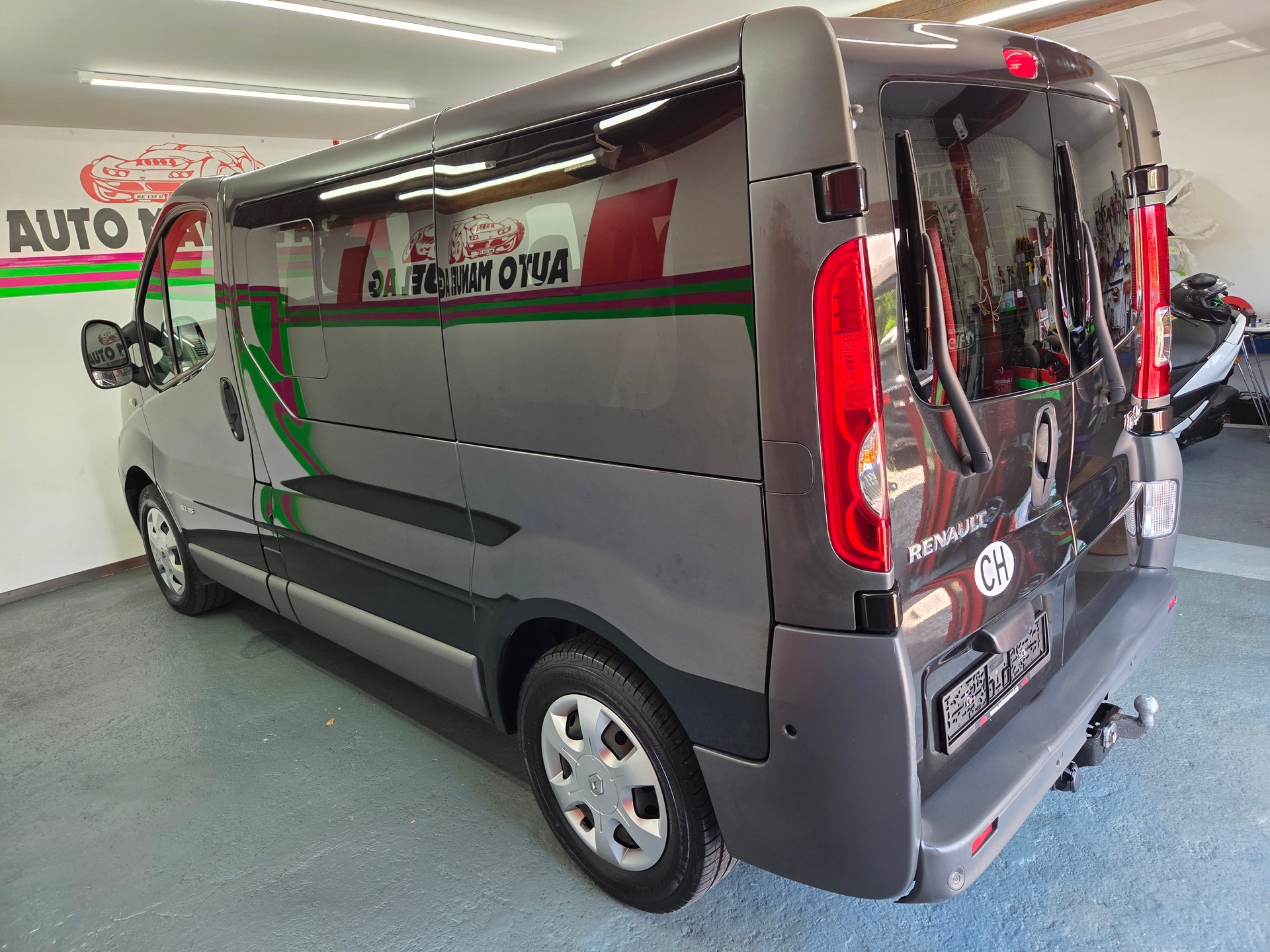 RENAULT Trafic 2.0 dCi Eco Passenger Authentique A-image-6