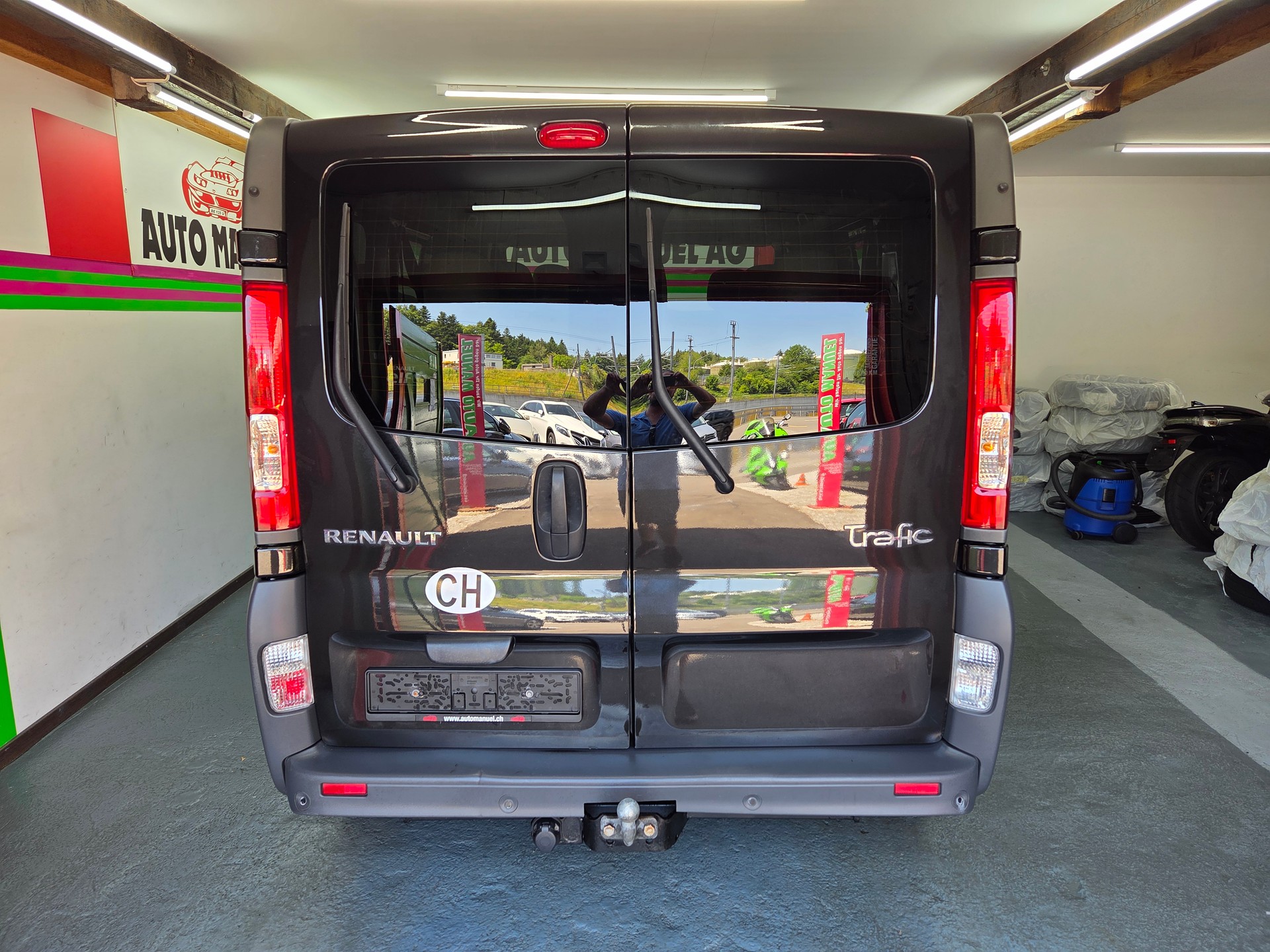 RENAULT Trafic 2.0 dCi Eco Passenger Authentique A-image-5