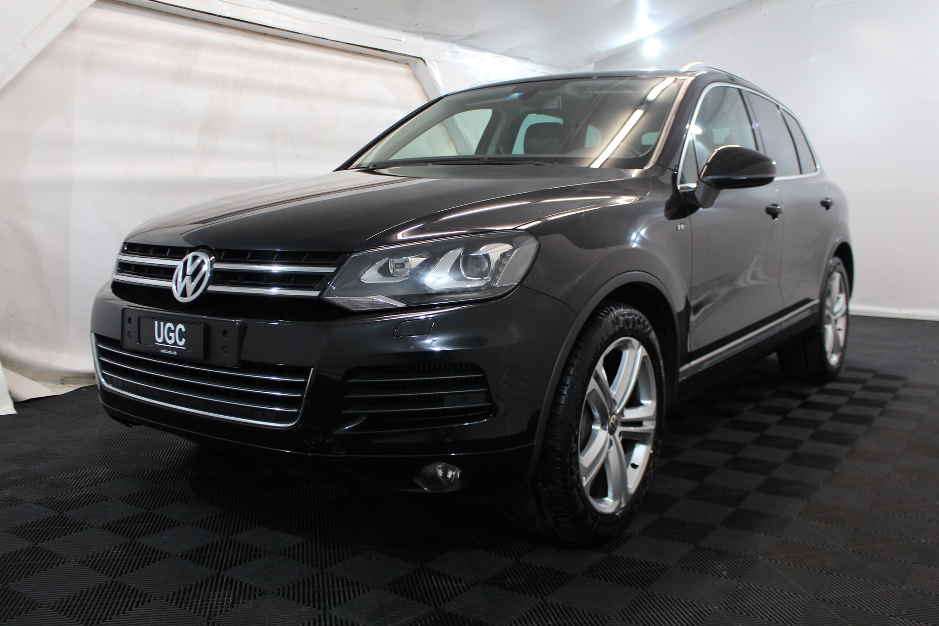 VW Touareg 3.0 V6 TDI 245 BlueMT-showroom-element-2