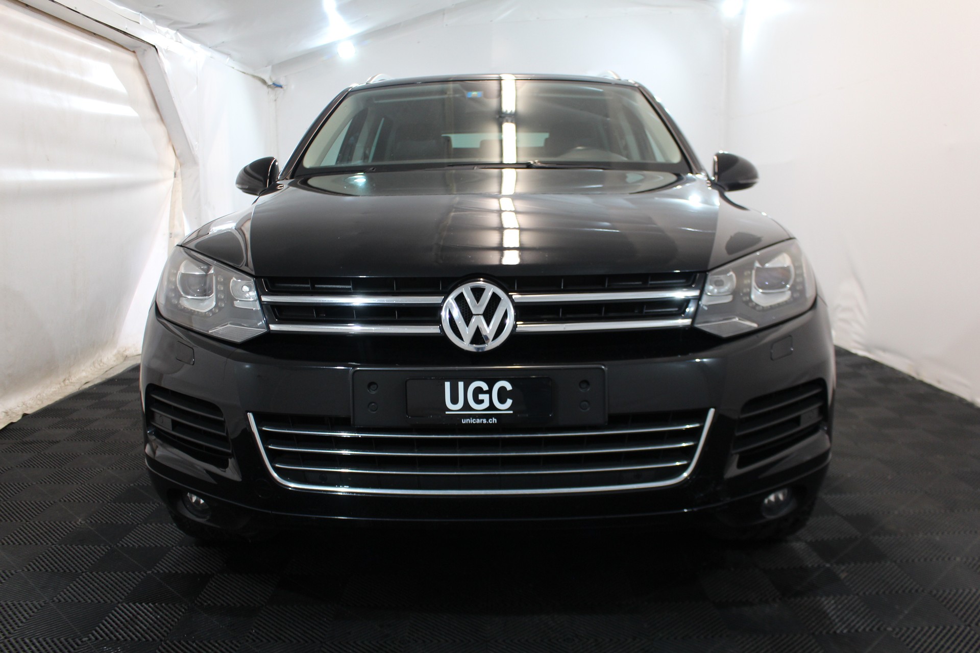 VW Touareg 3.0 V6 TDI 245 BlueMT-showroom-element-1