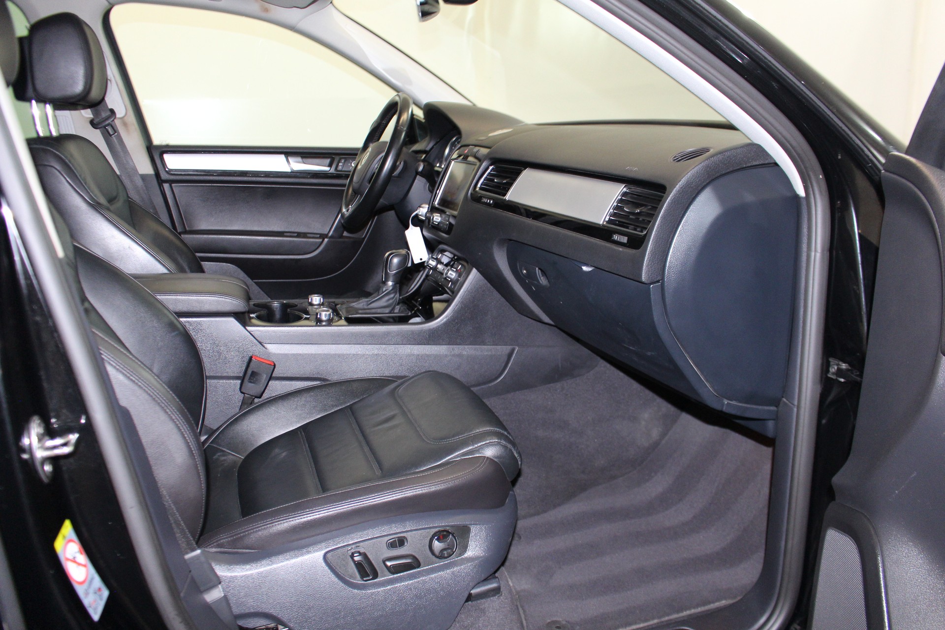 VW Touareg 3.0 V6 TDI 245 BlueMT-image-10