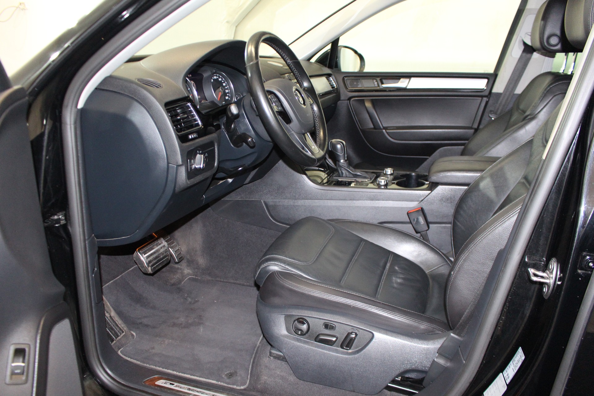VW Touareg 3.0 V6 TDI 245 BlueMT-image-6